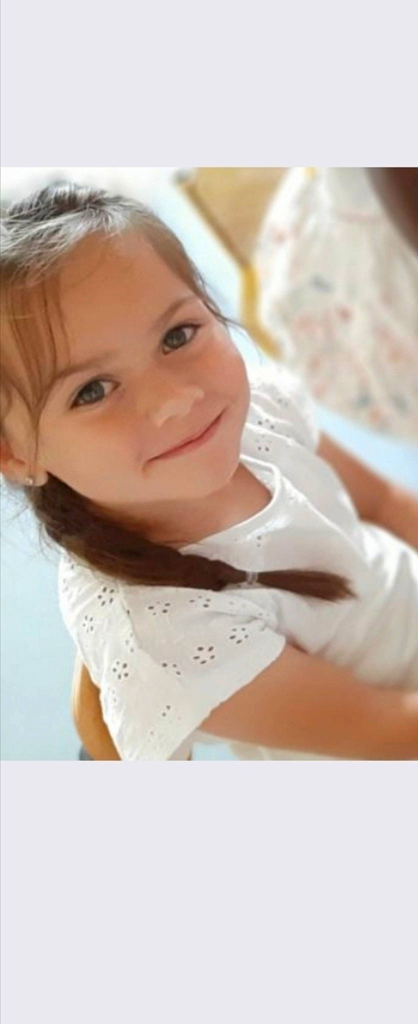 Lyna participe au concours pour gagner de l'argent avec cette photo : blond, brown_hair, cheek, chin, dress, eye, eyelash, fashion_accessory, fun, hair, happy, human_body, iris, joy, lip, neck, nose, person, skin, sleeve