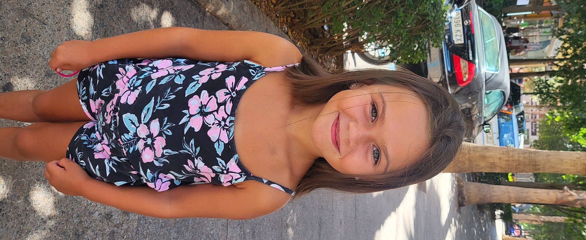 Lyna participe au concours pour gagner de l'argent avec cette photo : black_hair, cool, eyelash, facial_expression, fashion, hairstyle, happy, human, joint, joy, lip, neck, person, pink, plant, shoulder, skin, smile, textile, thigh