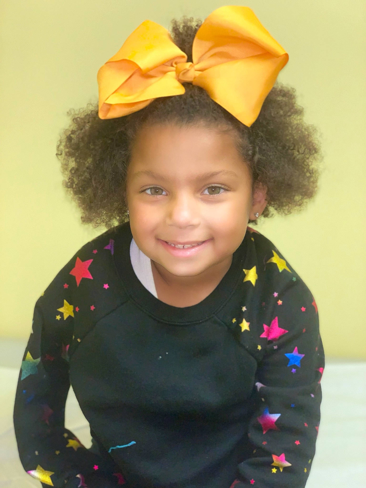 Nadalli is registered to the contest to win money with this photo: child, costume_accessory, costume_hat, ear, fashion_accessory, hair, hair_accessory, hairstyle, happy, hat, headgear, joy, person, smile, toddler, yellow