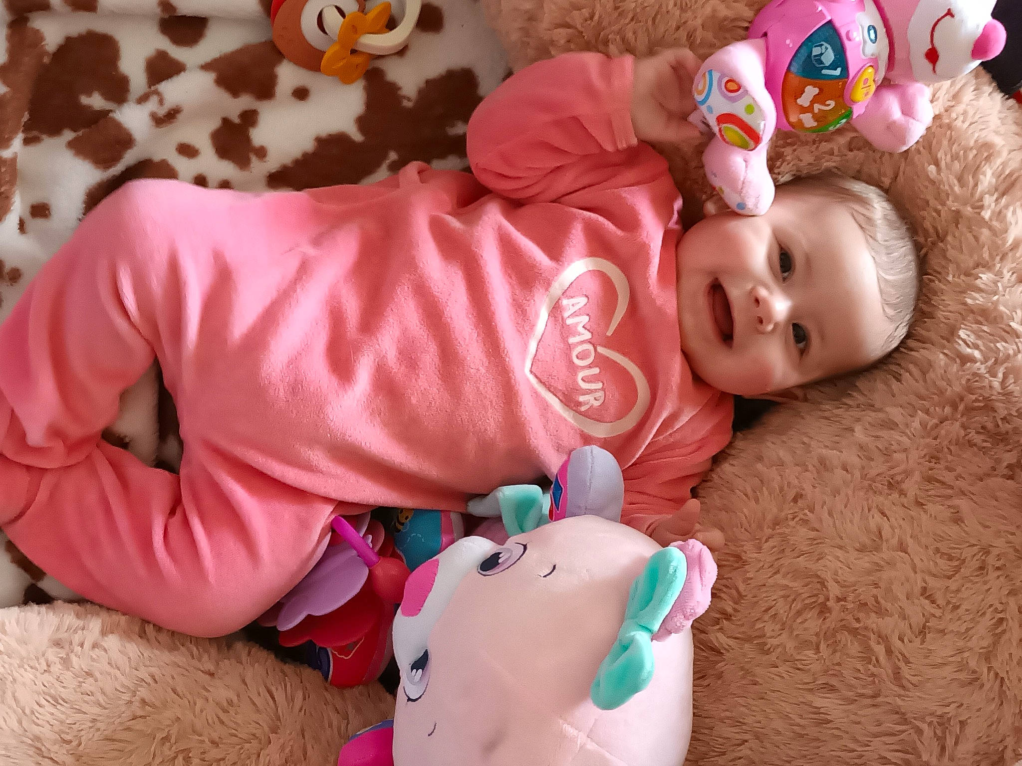 Teylissa participe au concours pour gagner de l'argent avec cette photo : baby, baby_products, baby_toddler_clothing, baby_toys, child, comfort, fun, happy, joy, linens, magenta, person, pink, play, sitting, skin, sleeve, smile, stuffed_toy, textile