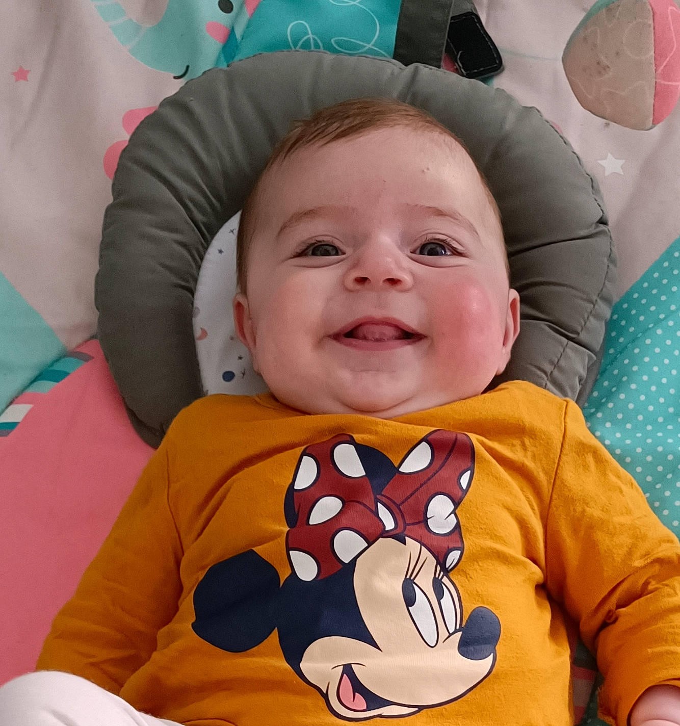 Mia participe au concours pour gagner de l'argent avec cette photo : baby, baby_toddler_clothing, cheek, chin, comfort, eye, facial_expression, green, hairstyle, happy, head, joy, mouth, nose, person, pink, product, skin, sleeve, smile