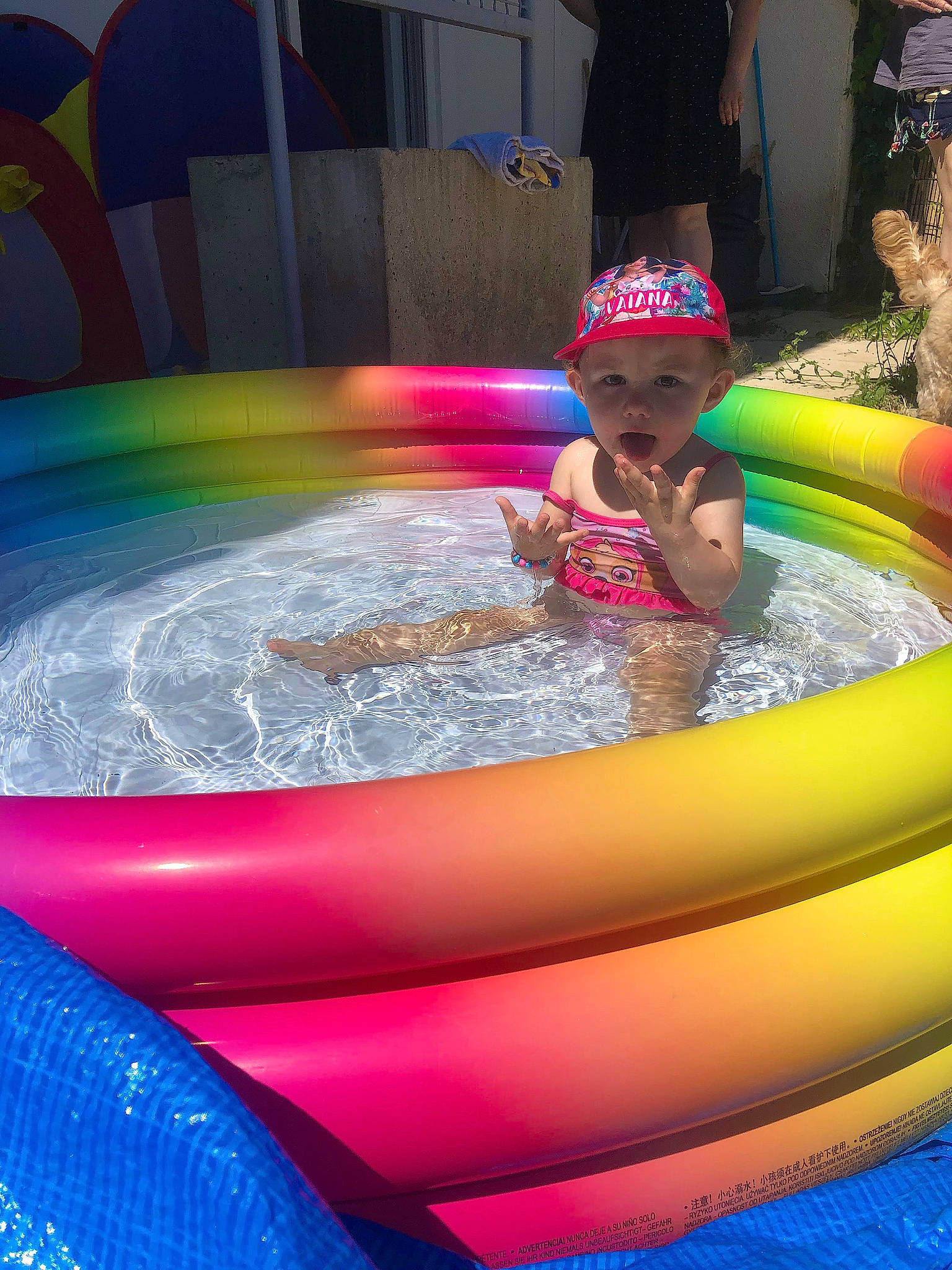 Stella a rejoint le concours — aidez-le/la à gagner de superbes lots ! aqua, bathing, beauty, fun, games, goggles, hat, headwear, inflatable, leisure, leisure_centre, magenta, nonbuilding_structure, outdoor_recreation, person, personal_protective_equipment, pink, play, recreation, swimming_pool