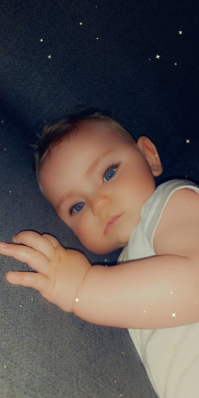 Lesia participe au concours pour gagner de l'argent avec cette photo : baby, baby_toddler_clothing, cheek, chin, cool, eye, eyebrow, facial_expression, flash_photography, fun, gesture, hairstyle, happy, iris, lip, mammal, nose, person, skin, toddler