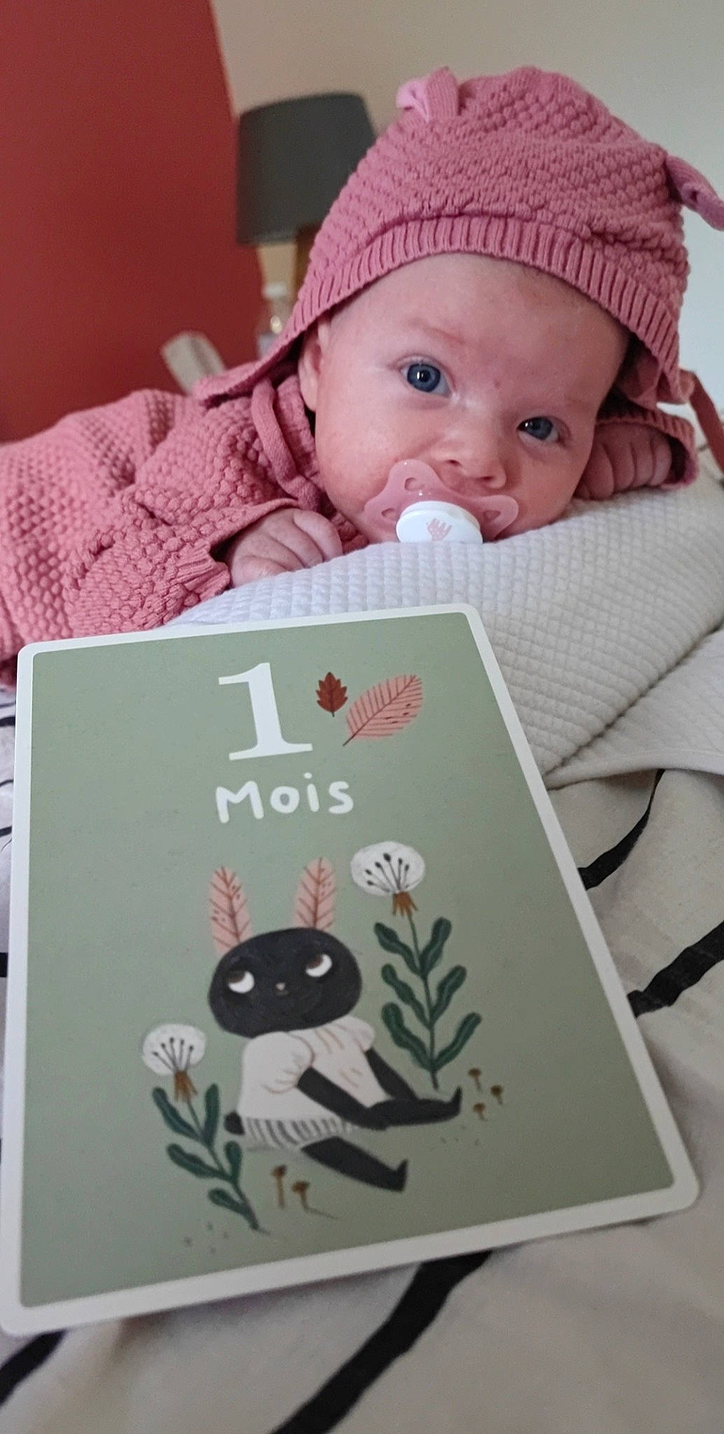Victoria a rejoint le concours — aidez-le/la à gagner de superbes lots ! baby, baby_products, baby_sleeping, baby_toddler_clothing, beanie, cap, cheek, child, comfort, eyelash, font, gadget, headwear, knit_cap, person, portrait_photography, product, room, sitting, sleeve