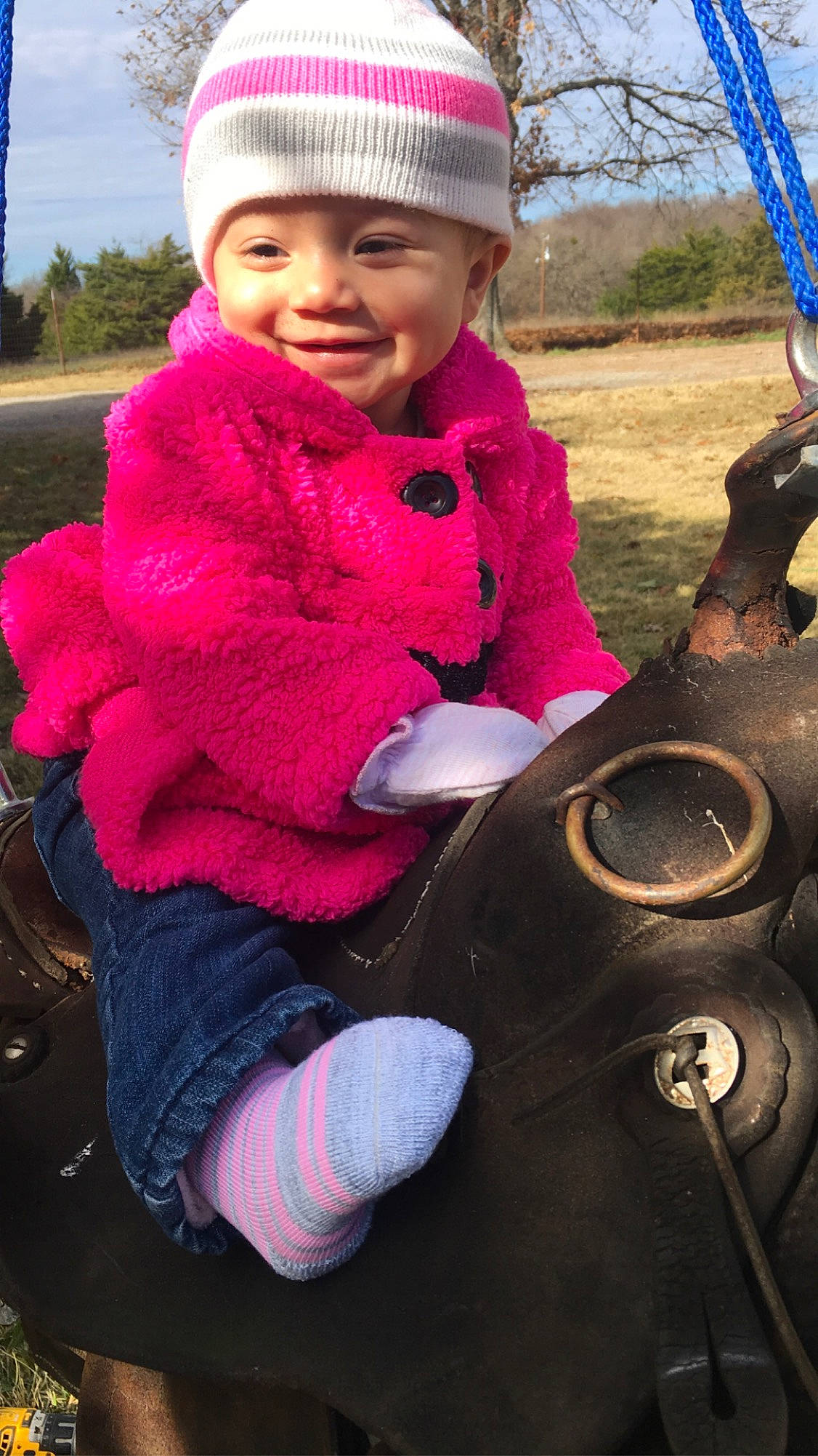 Zoë is registered to the contest to win money with this photo: child, cool, fun, happy, headgear, headwear, joy, knit_cap, knitting, magenta, nose, person, pink, play, playground, smile, textile, toddler, wool