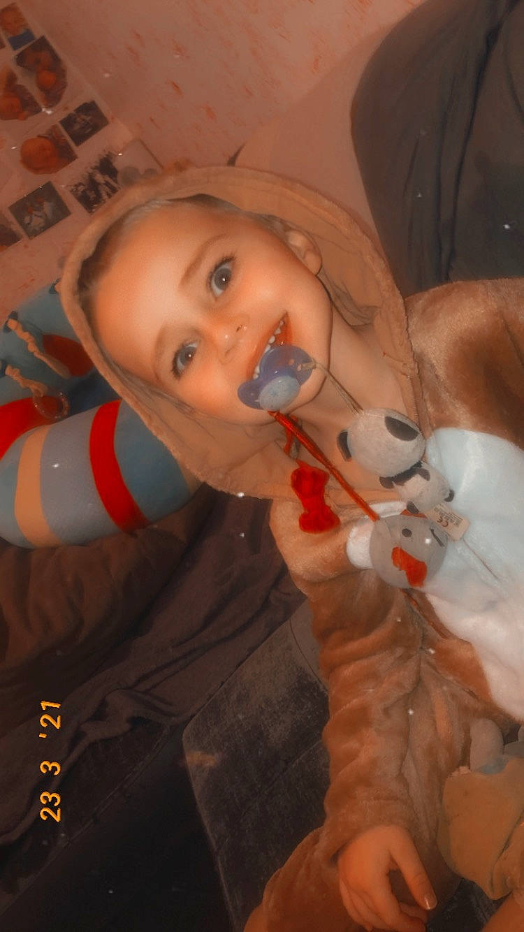 Kyliann a rejoint le concours — aidez-le/la à gagner de superbes lots ! animation, cheek, chest, child, costume, doll, fictional_character, finger, flesh, fun, fur, joy, mouth, muscle, person, plastic, puppet, selfie, thumb, toy