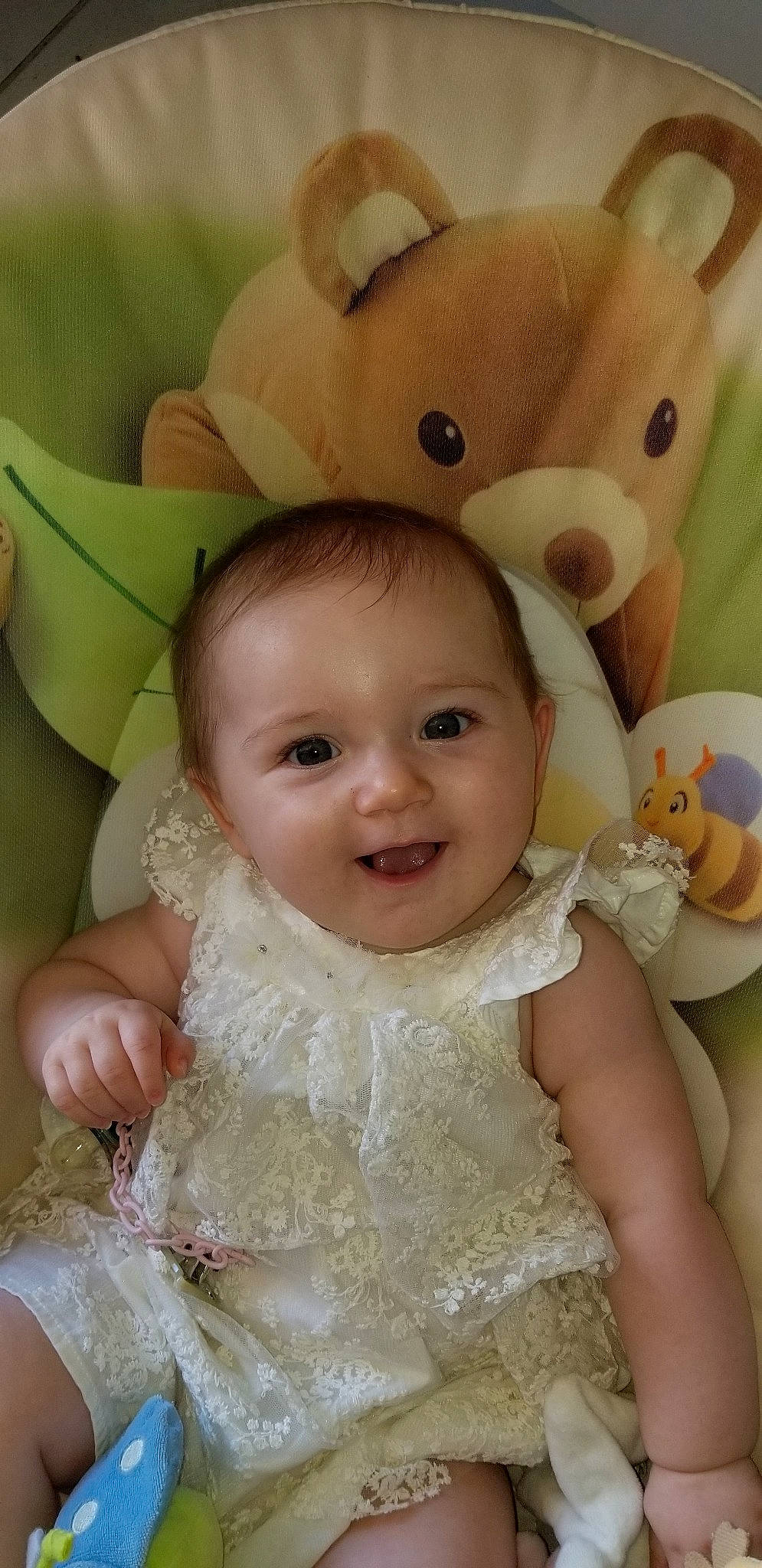 Blanche a rejoint le concours — aidez-le/la à gagner de superbes lots ! baby, cheek, child, eye, face, head, iris, nose, person, product, skin, smile, toddler, toy