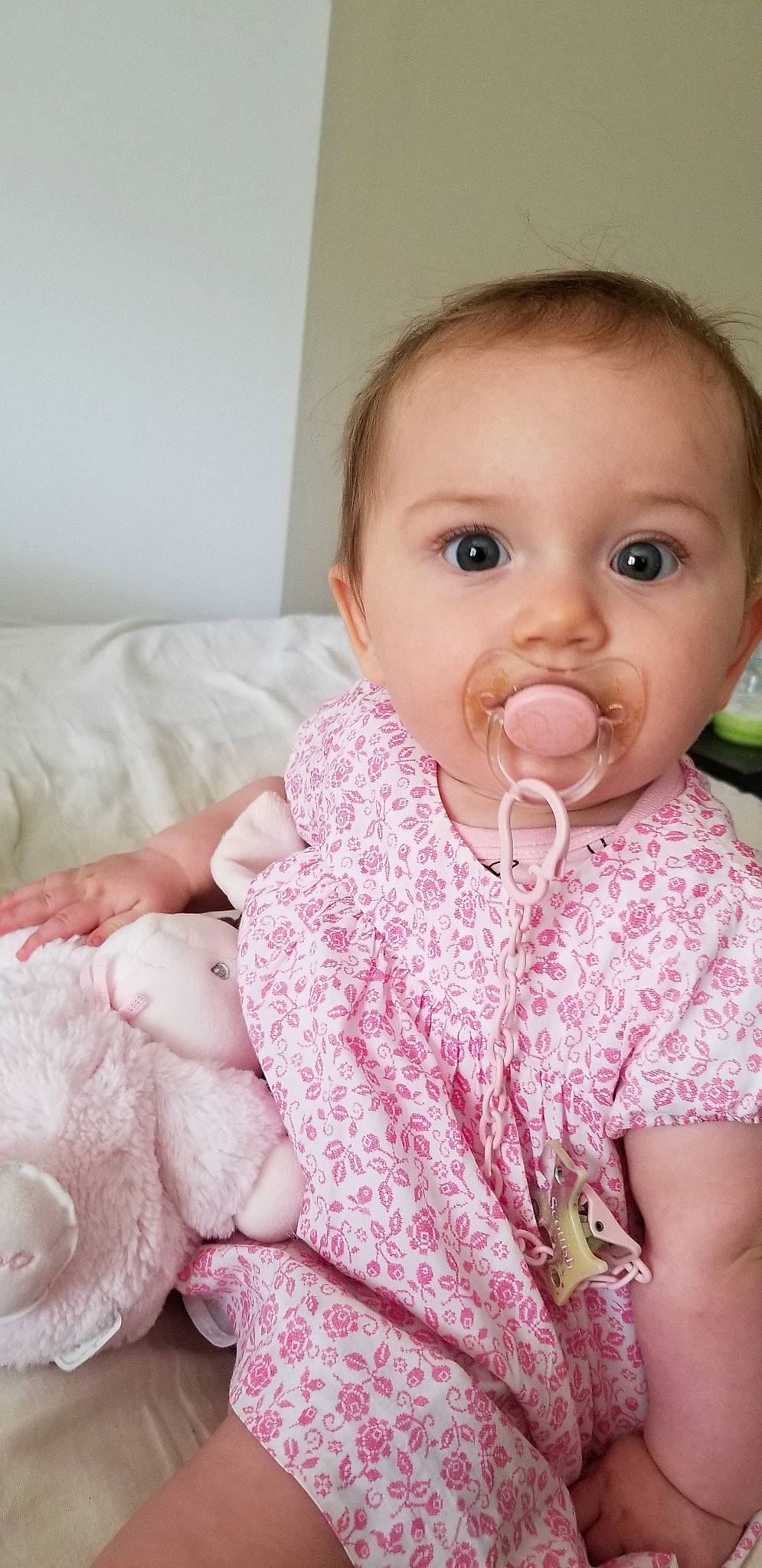 Blanche participe au concours pour gagner de l'argent avec cette photo : baby, baby_products, baby_toddler_clothing, cheek, child, eye, face, head, lip, mouth, nose, person, pink, skin, smile, toddler