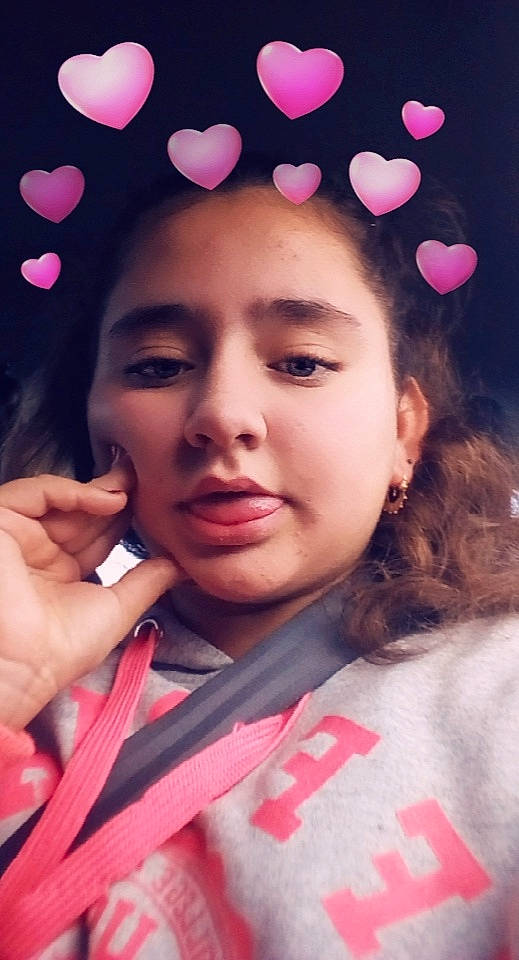 Mylena participe au concours pour gagner de l'argent avec cette photo : beauty, black_hair, cheek, chin, cool, eye, eyebrow, face, forehead, hair, head, lady, lip, nail, nose, person, photography, pink, selfie, skin