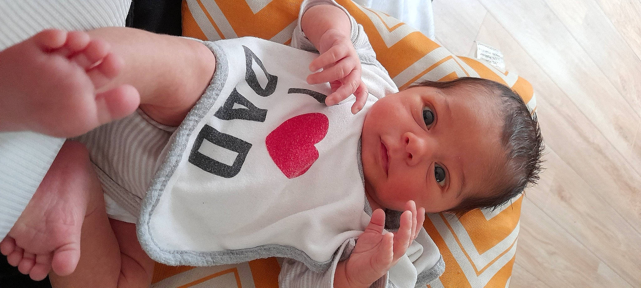 Malya a rejoint le concours — aidez-le/la à gagner de superbes lots ! baby, baby_toddler_clothing, cheek, child, comfort, elbow, eye, eyebrow, eyelash, finger, gesture, hand, lip, mouth, nail, neck, nose, person, skin, thumb