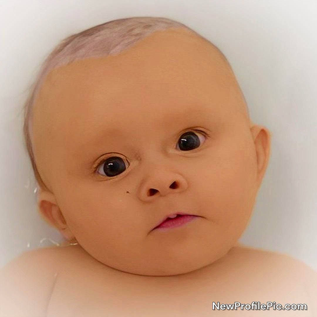 Kathlynn a rejoint le concours — aidez-le/la à gagner de superbes lots ! baby, baby_making_funny_faces, bathing, cheek, chest, child, chin, eyelash, flesh, happy, lip, no_expression, nose, person, portrait_photography, skin, throat, thumb, toddler