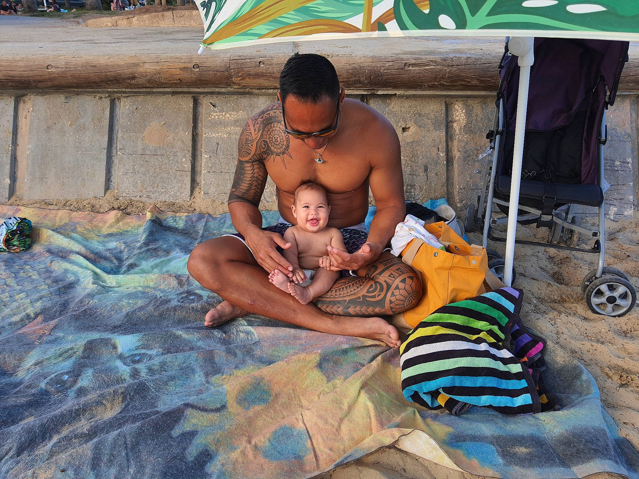 Vaehina participe au concours pour gagner de l'argent avec cette photo : adaptation, art, baby, barechested, barefoot, body_of_water, child, event, fun, happy, hat, leisure, mammal, outdoor_furniture, people_on_beach, person, recreation, sand, shorts, tire