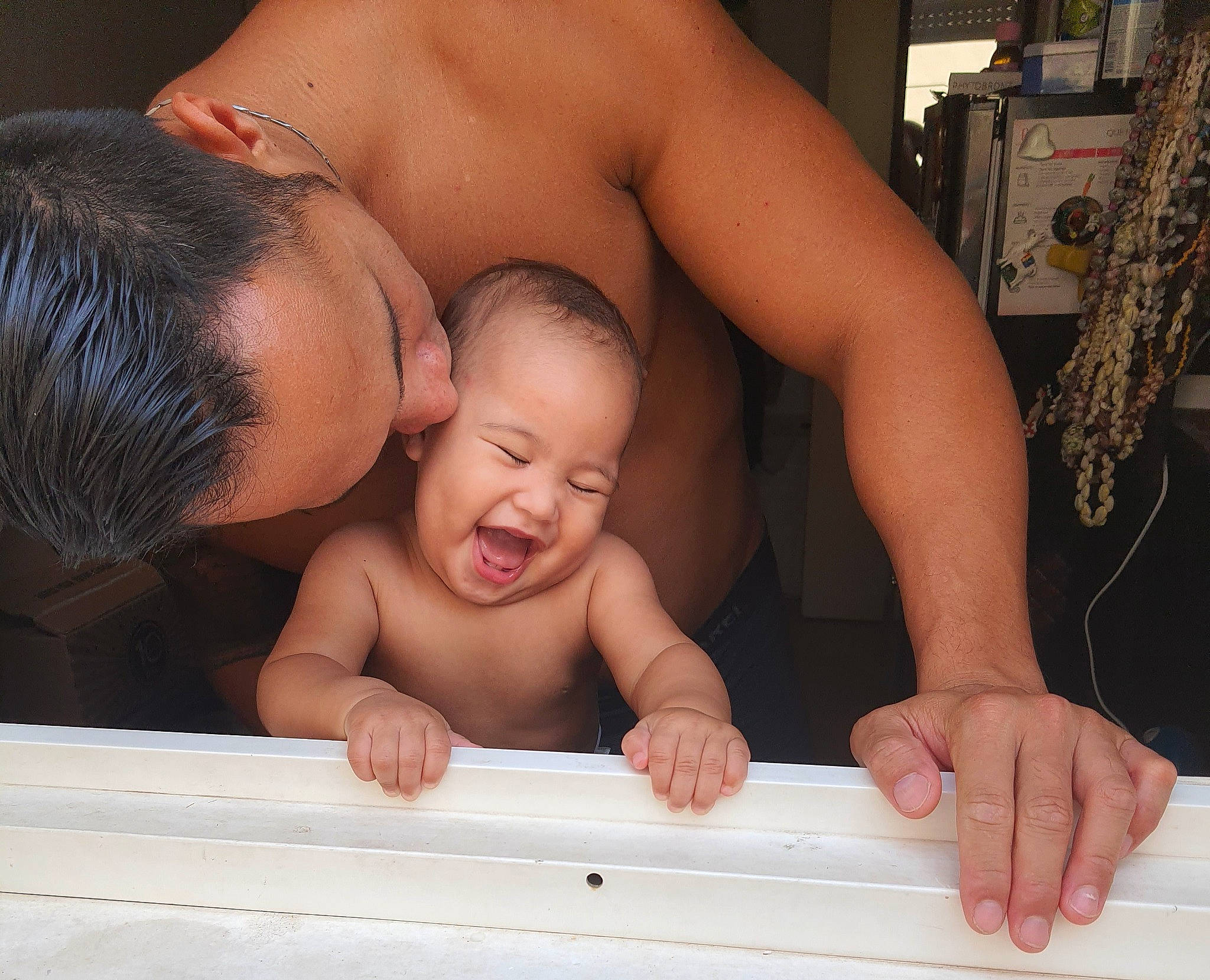 Vaehina participe au concours pour gagner de l'argent avec cette photo : baby, cheek, chin, comfort, eye, eyebrow, facial_expression, finger, gesture, hand, happy, joint, mouth, muscle, nose, person, skin, smile, stomach, thumb