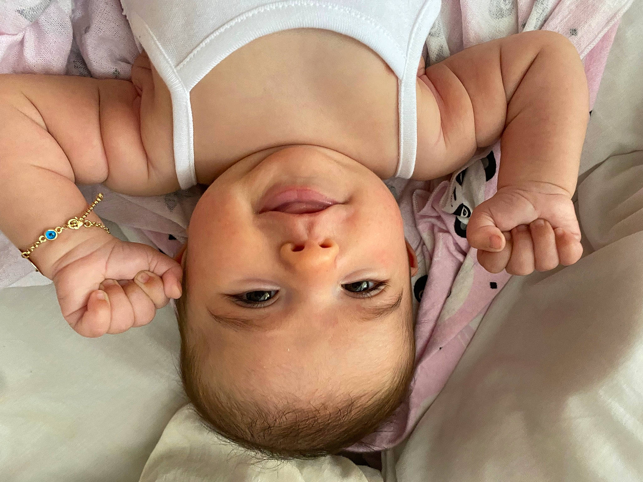 Cataleya is registered to the contest to win money with this photo: arm, chest, eyebrow, eyelash, finger, gesture, glasses, hand, happy, human, human_body, joint, joy, mouth, muscle, neck, organ, person, shoulder, skin