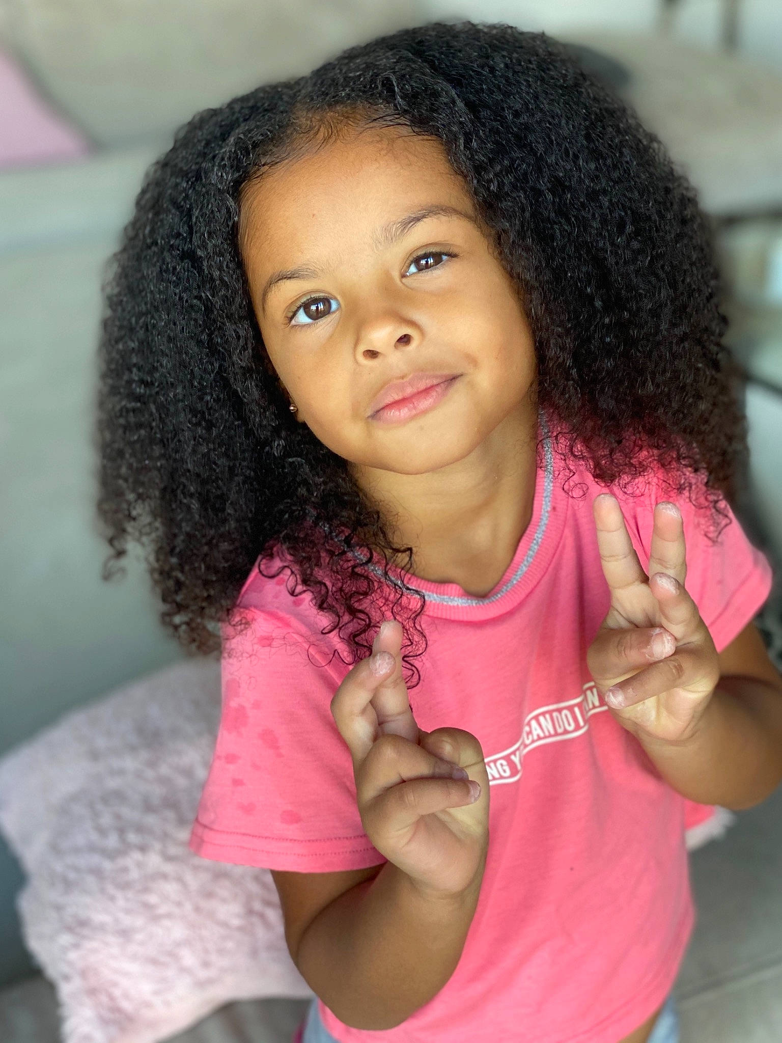 Mawa participe au concours pour gagner de l'argent avec cette photo : arm, black, cheek, eye, eyebrow, eyelash, face, forehead, hair, hairstyle, hand, head, human, jheri_curl, joint, lip, mouth, nose, organ, person