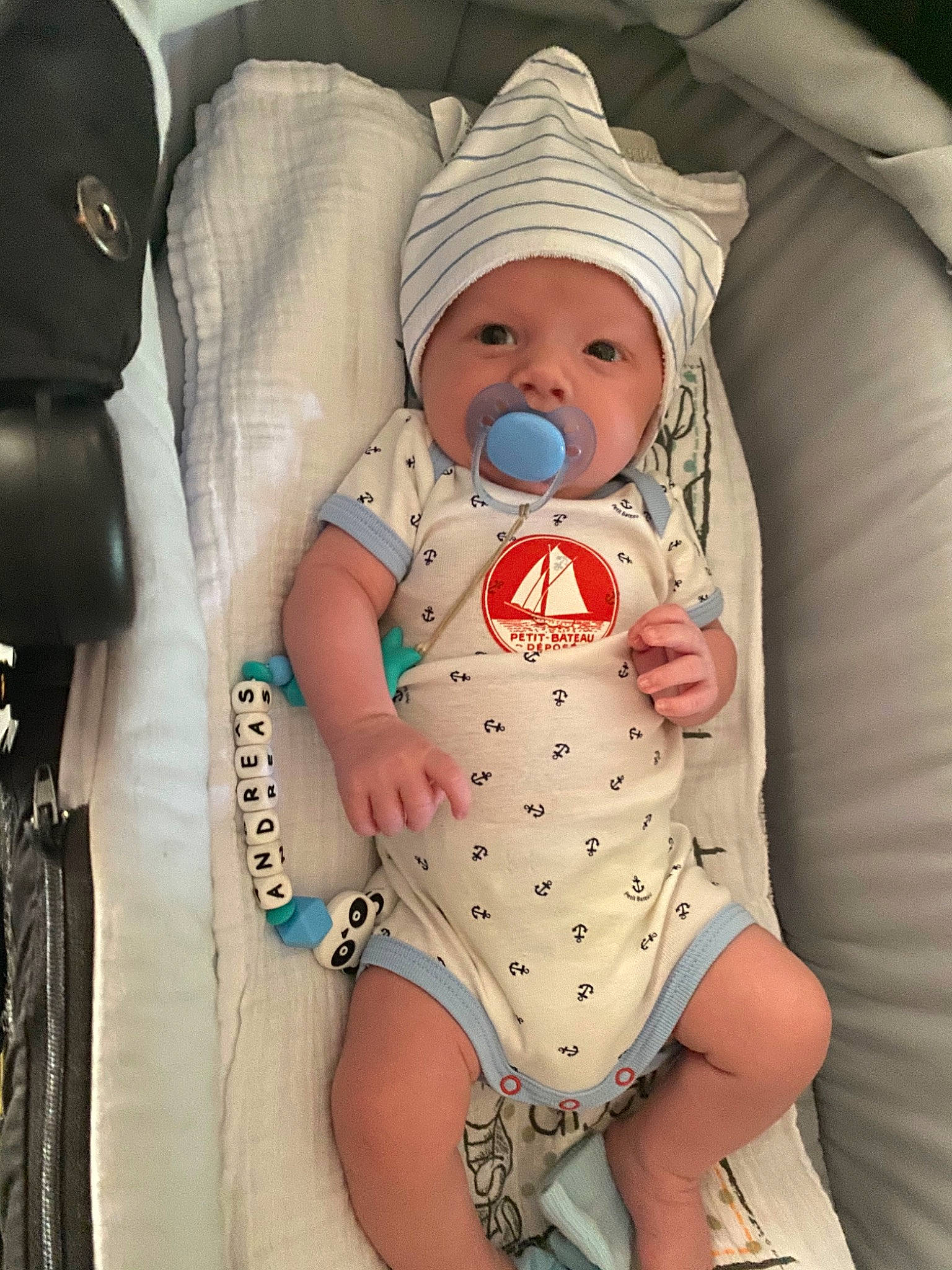 Andreãs participe au concours pour gagner de l'argent avec cette photo : baby, baby_products, birth, child, headwear, person, product, toddler