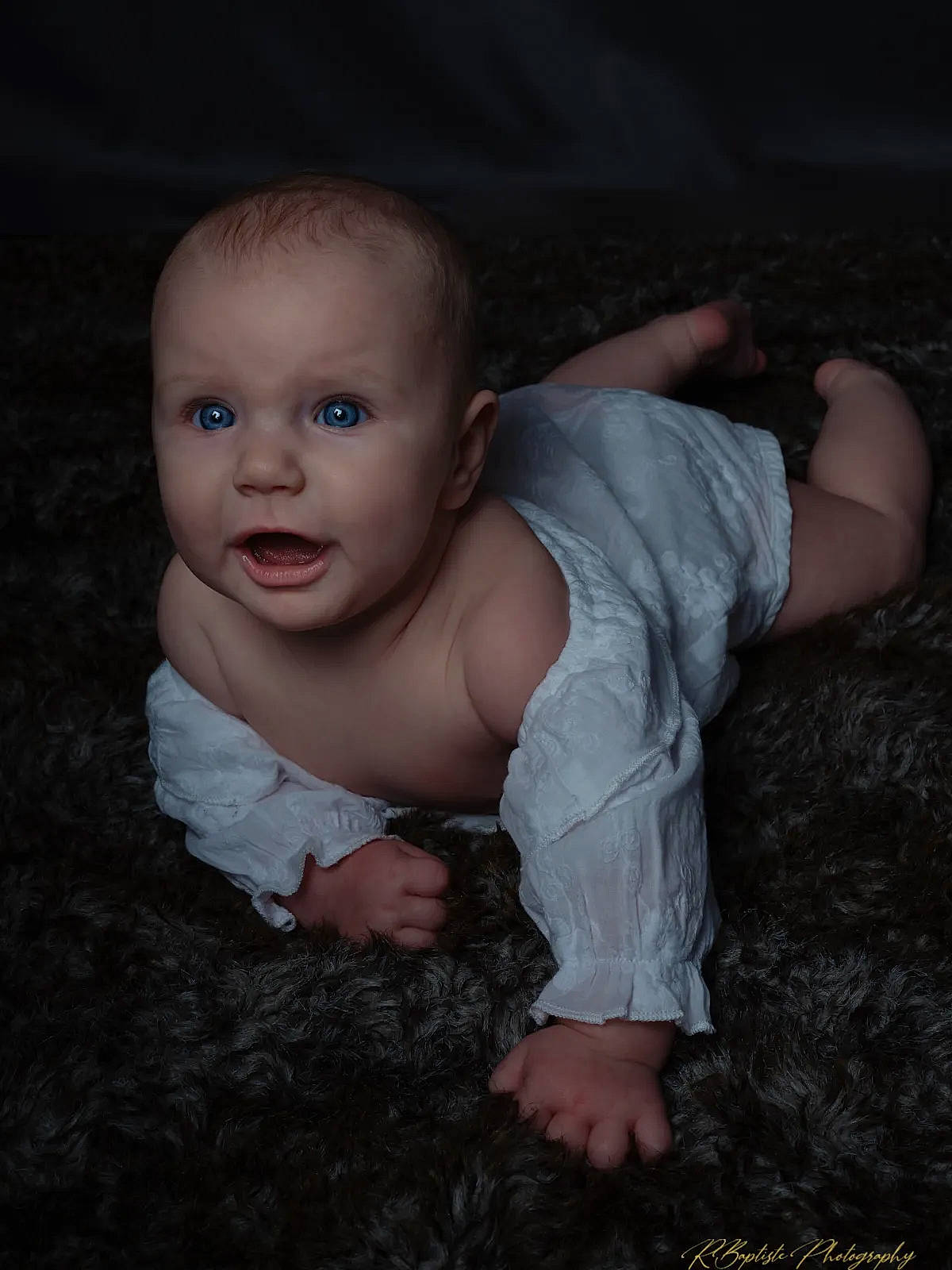 Nora participe au concours pour gagner de l'argent avec cette photo : baby, baby_toddler_clothing, cheek, chin, darkness, eye, flash_photography, flooring, fun, gesture, grass, grey, happy, iris, lip, mouth, nose, person, skin, toddler
