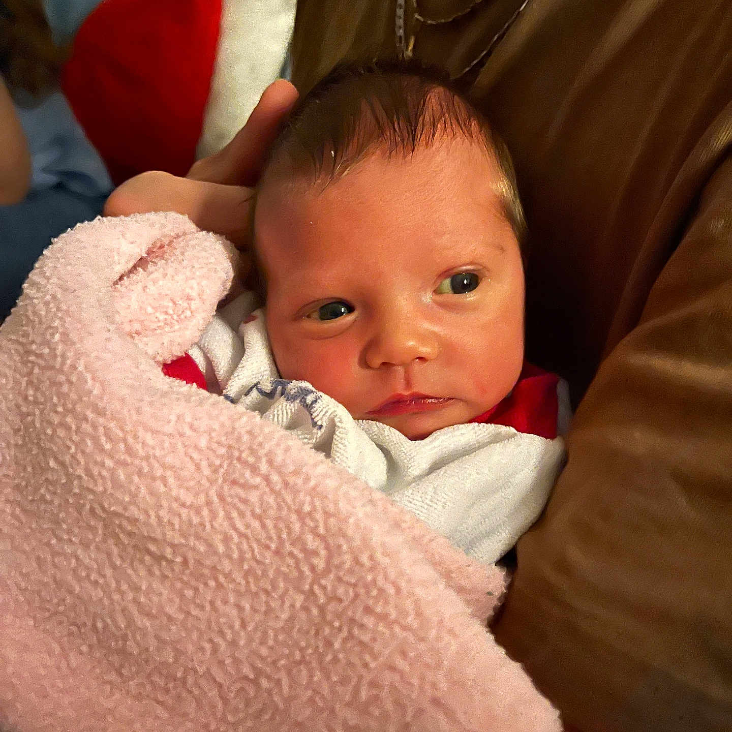 Alyanna a rejoint le concours — aidez-le/la à gagner de superbes lots ! baby, blanket, bodypart, couch, cushion, face, finger, furniture, hand, happy, head, homedecor, newborn, person, photography, portrait, quilt, sleeping, smile, towel