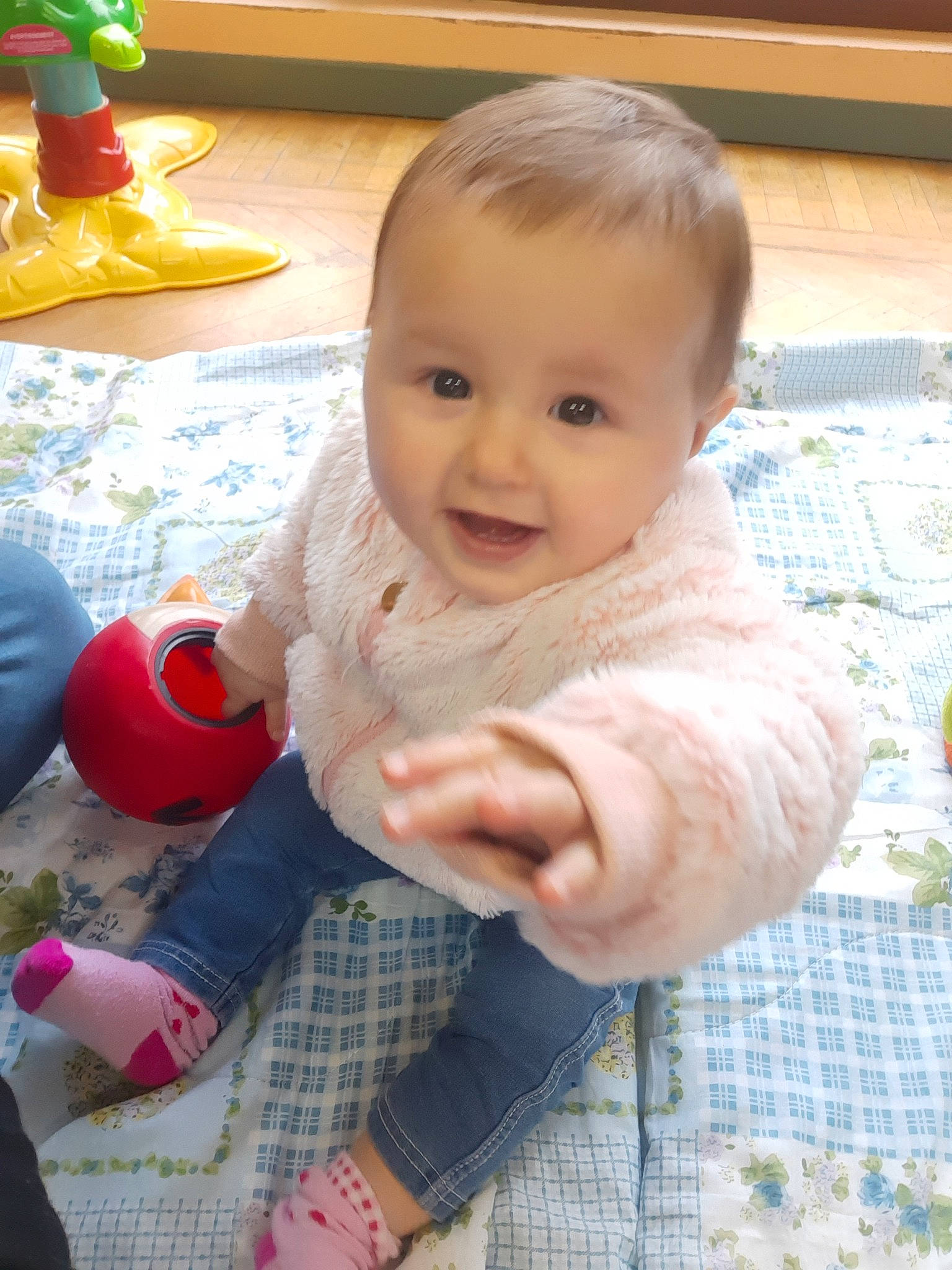 Catalyna participe au concours pour gagner de l'argent avec cette photo : baby, cheek, child, person, play, skin, toddler