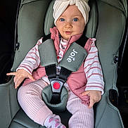 Athèna participe au concours pour gagner de l'argent avec cette photo : baby, child, car_seat, headwrap, pink_vest, striped_shirt, blue_eyes, safety_harness, cute, infant, smiling, seated, clothing, sock, legs, hands, indoor, portrait, person, young