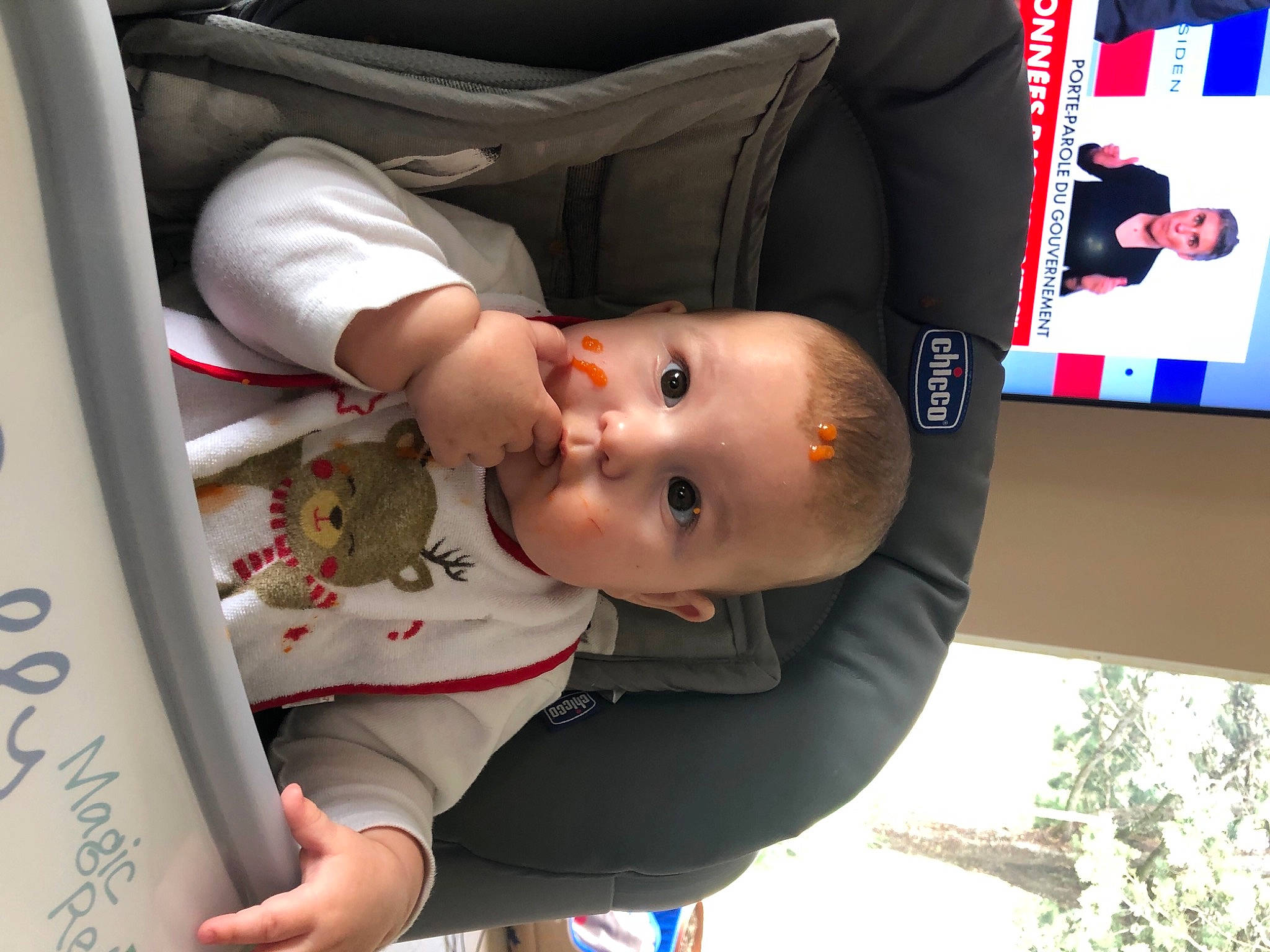 Hinata participe au concours pour gagner de l'argent avec cette photo : auto_part, baby, baby_products, baby_toddler_clothing, car_seat, cheek, child, comfort, fun, happy, hat, person, product, room, smile, toddler, vehicle_door