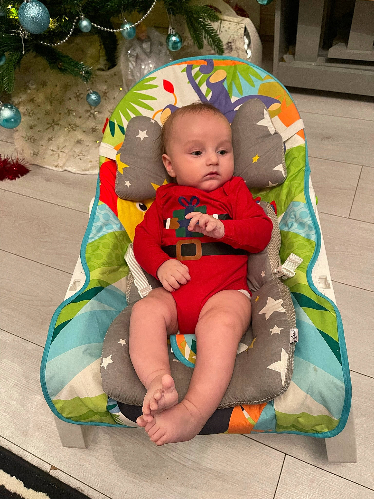 Robert is registered to the contest to win money with this photo: baby, baby_carriage, baby_products, baby_toddler_clothing, barefoot, chair, child, event, foot, fun, happy, holiday, human_leg, lap, leisure, person, play, sitting, thigh, toddler