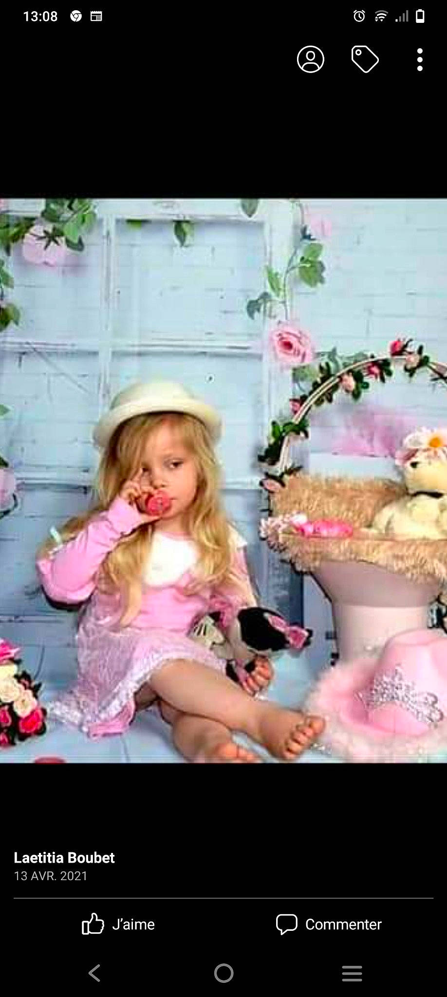 Louanna participe au concours pour gagner de l'argent avec cette photo : baby_toddler_clothing, child, cut_flowers, event, floral_design, flower, flower_arranging, grass, hair_accessory, happy, headpiece, magenta, pattern, peach, person, petal, pink, plant, sitting, textile