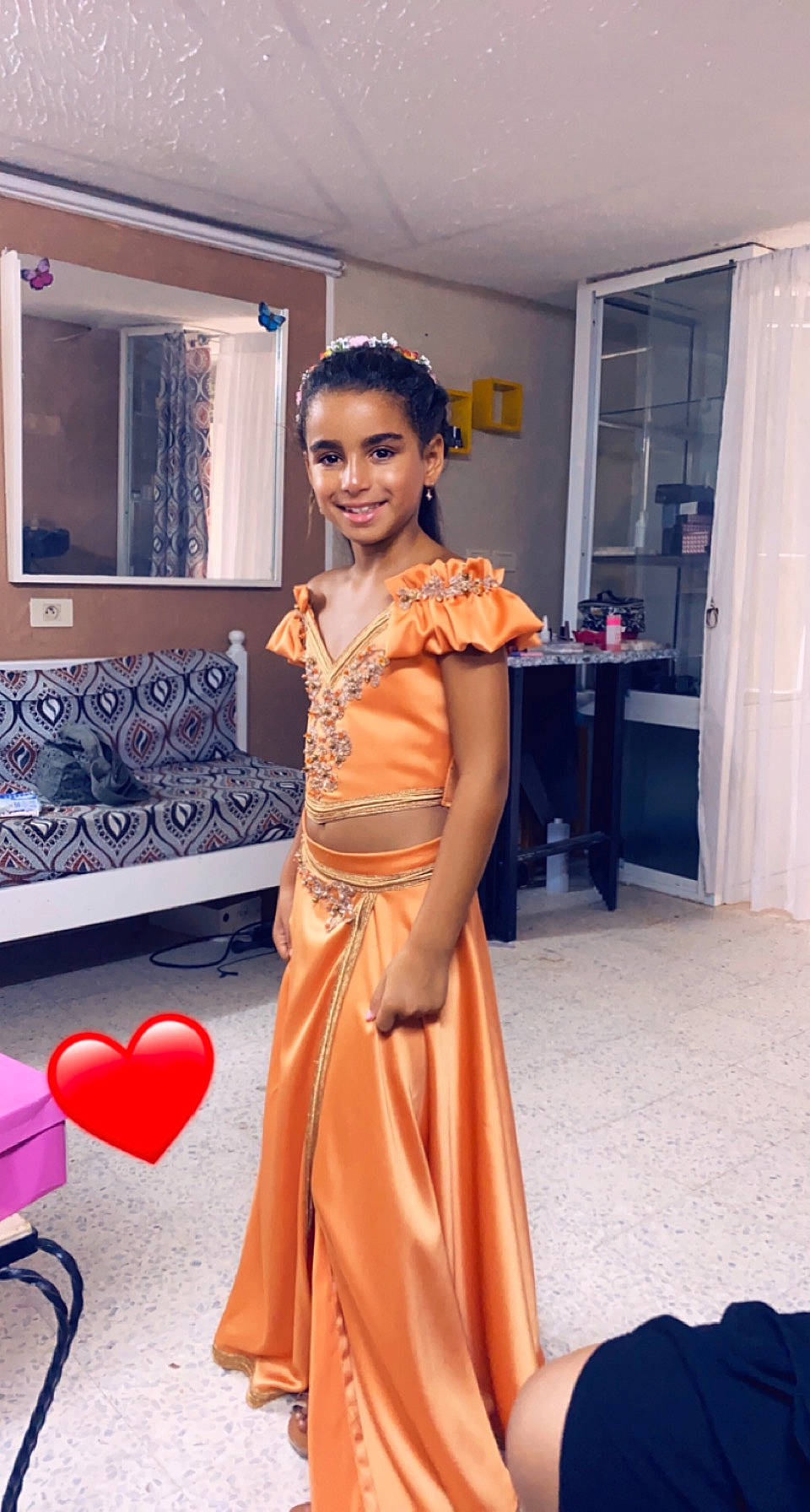 Lina a rejoint le concours — aidez-le/la à gagner de superbes lots ! abdomen, black_hair, day_dress, door, dress, fashion_design, fashion_model, flooring, formal_wear, gown, happy, joy, makeover, neck, one_piece_garment, person, silk, sleeve, smile, thigh