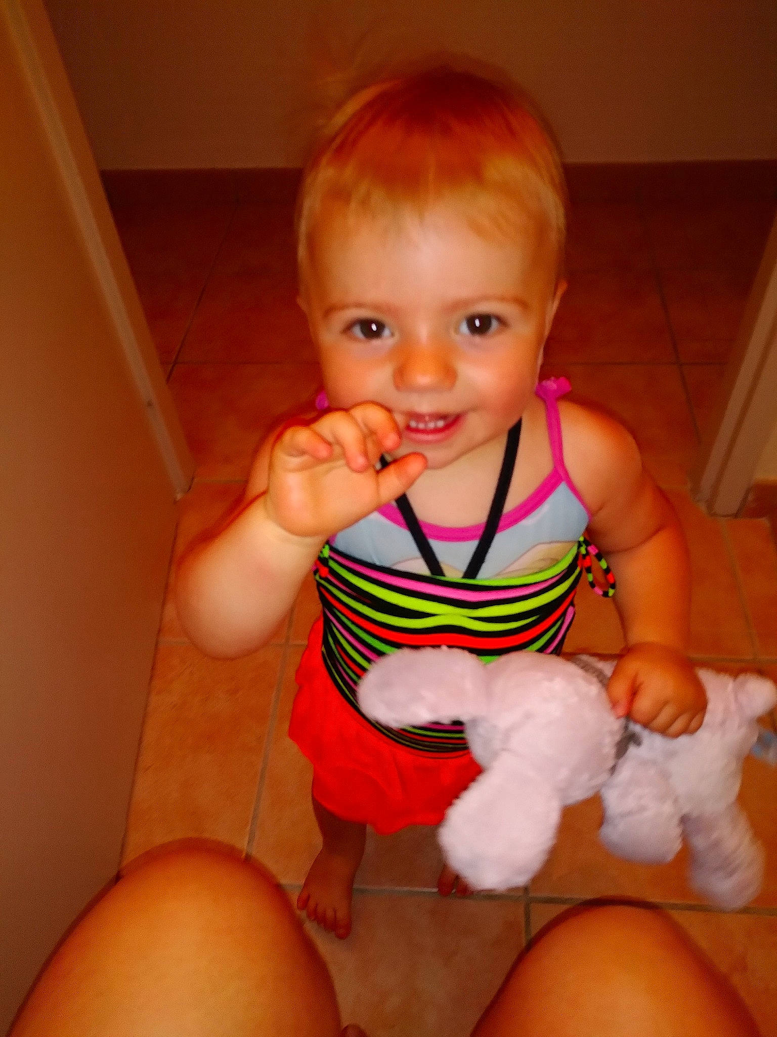 Beverly participe au concours pour gagner de l'argent avec cette photo : baby, baby_products, baby_toddler_clothing, cheek, child, eye, finger, fun, hand, iris, joy, leg, lip, mouth, person, play, sitting, skin, smile, thumb