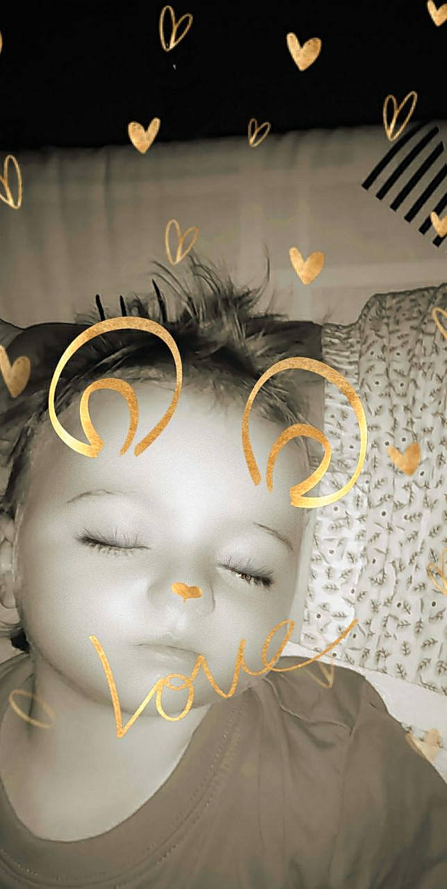 Beverly a rejoint le concours — aidez-le/la à gagner de superbes lots ! ear, eyelash, forehead, head, person