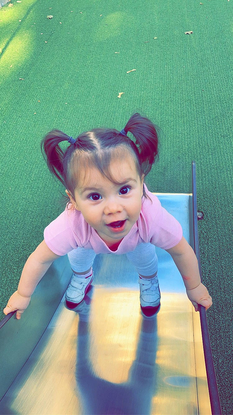 Nyna participe au concours pour gagner de l'argent avec cette photo : baby, child, fun, head, person, play, skin, smile, surprise, toddler