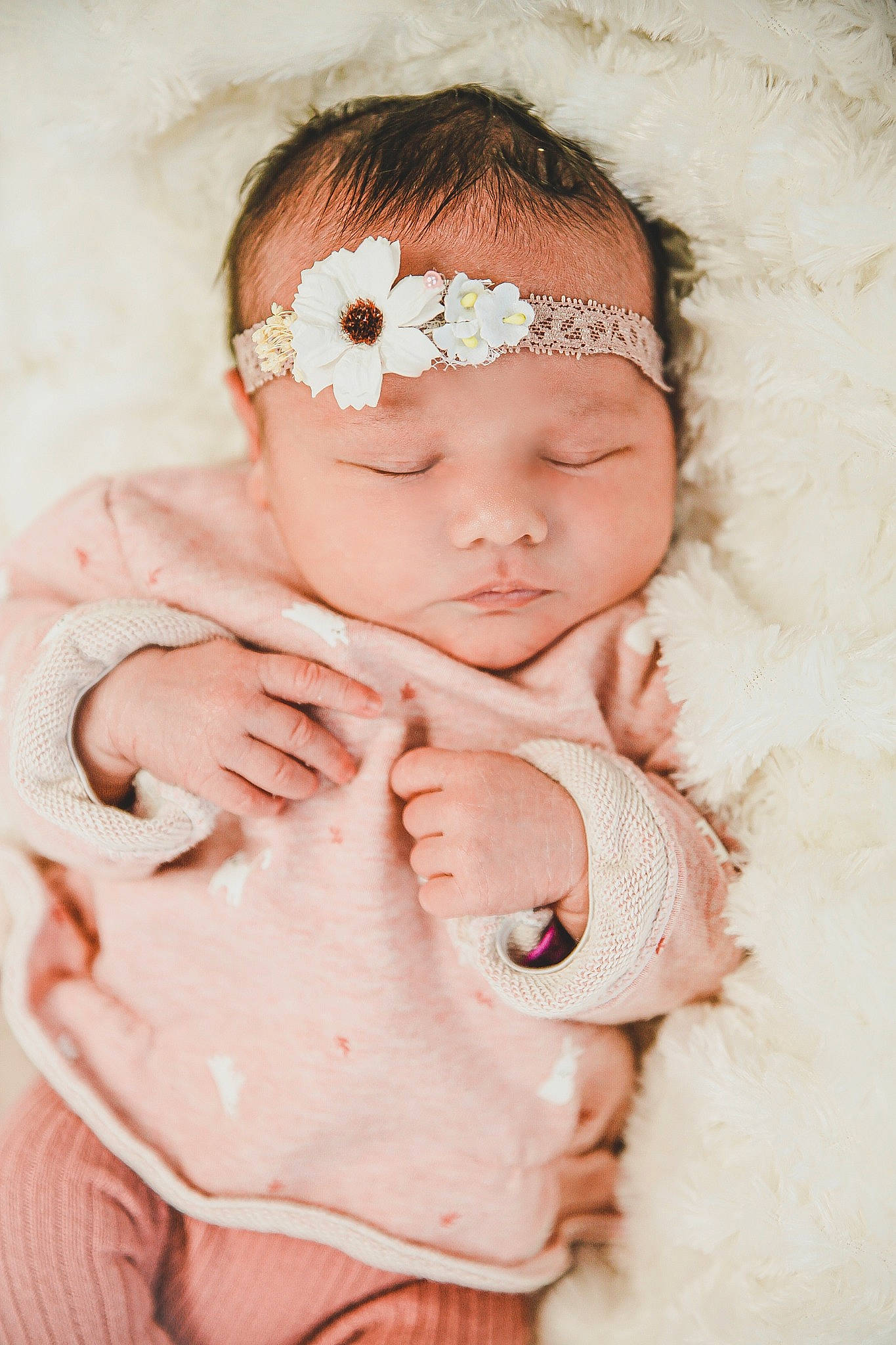 Jade participe au concours pour gagner de l'argent avec cette photo : baby, baby_toddler_clothing, dress, eye, eyebrow, eyelash, face, finger, flower, gesture, hand, happy, human_body, lip, person, petal, pink, plant, skin, sleeve