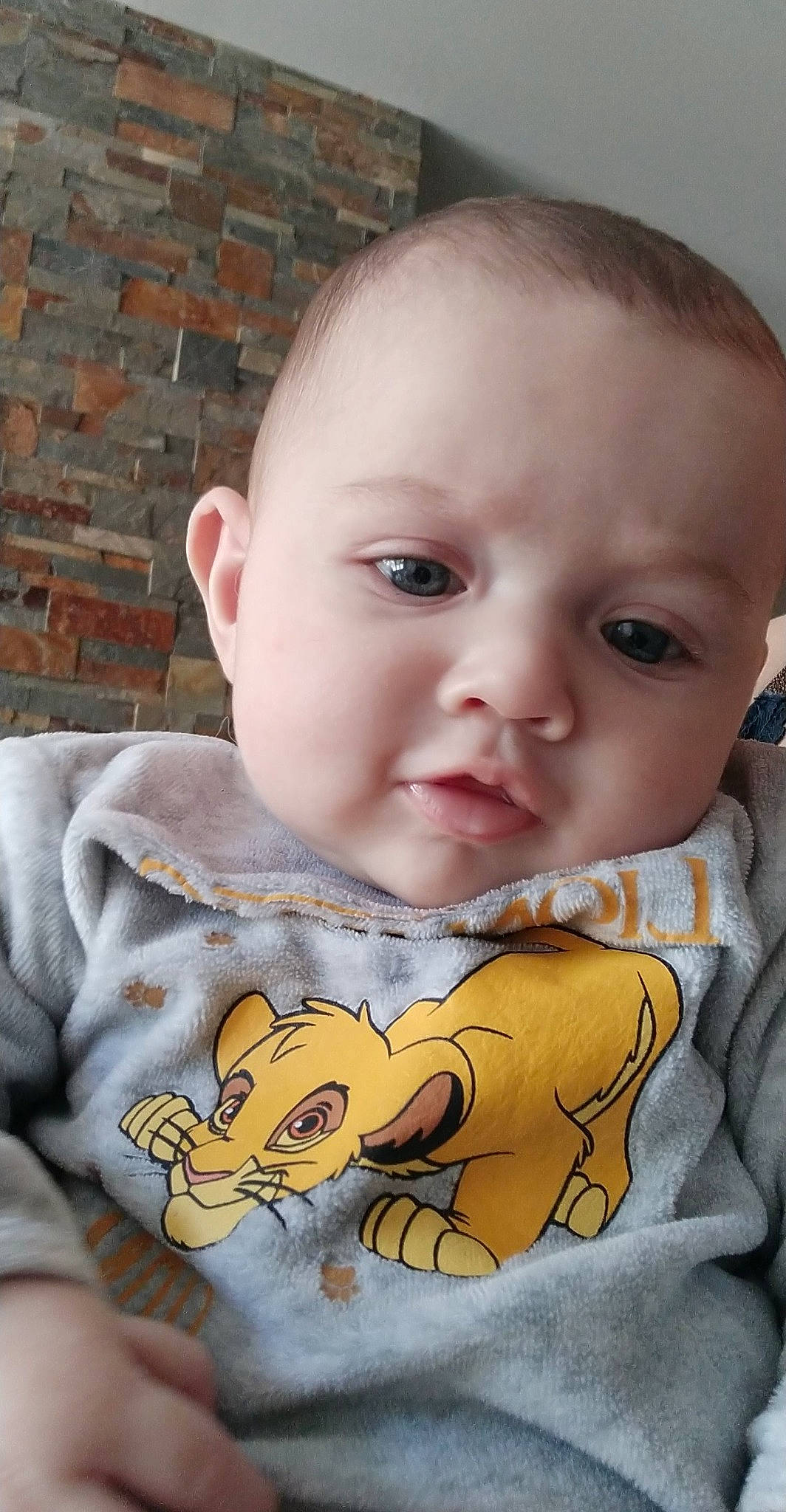 Léo a rejoint le concours — aidez-le/la à gagner de superbes lots ! baby, baby_toddler_clothing, cheek, chin, cool, dress, eye, eyebrow, hairstyle, happy, iris, lip, mouth, neck, nose, outerwear, person, skin, sleeve, textile