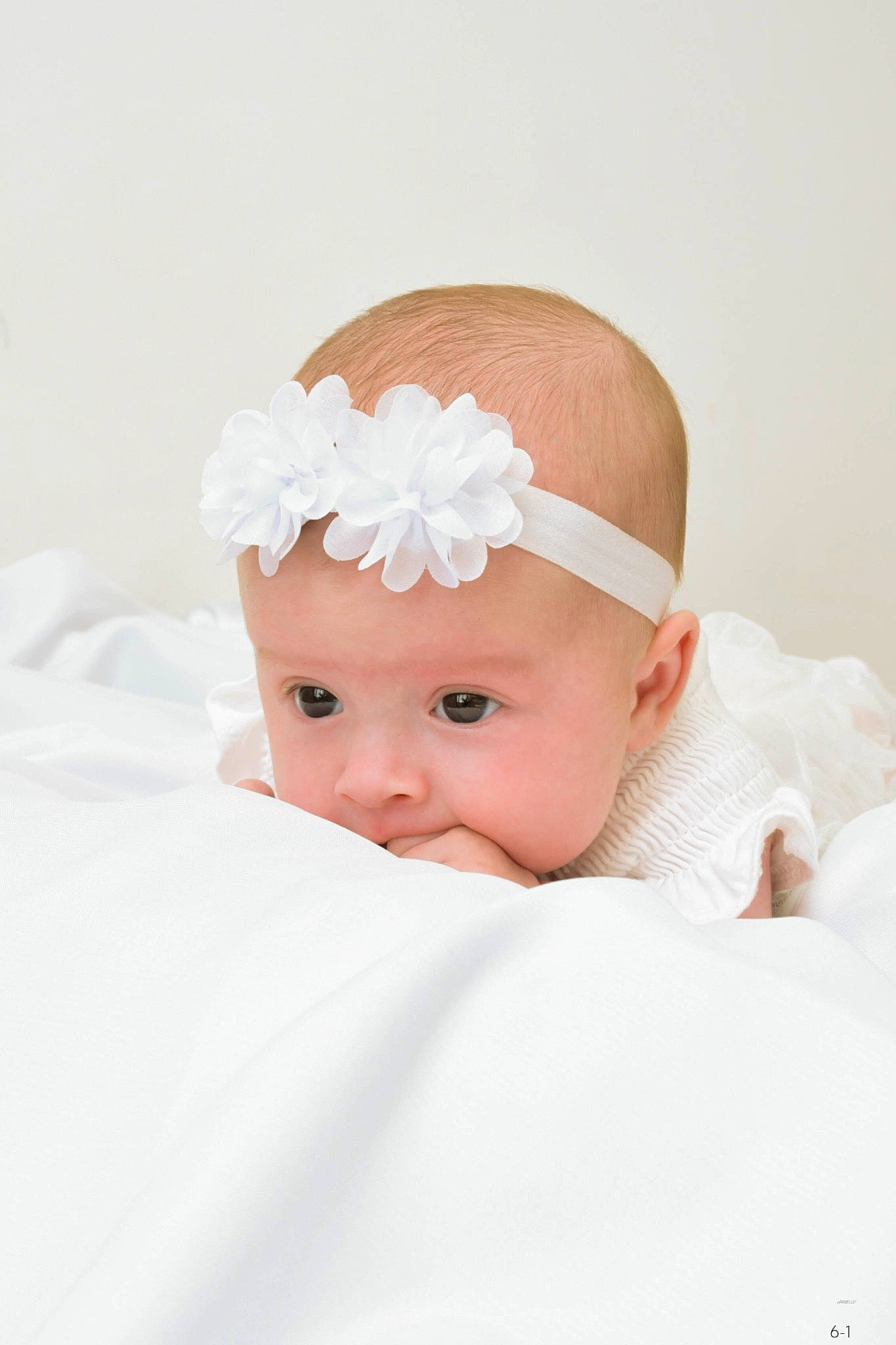 Jennah a rejoint le concours — aidez-le/la à gagner de superbes lots ! art, baby, baby_sleeping, baby_toddler_clothing, cap, child, comfort, costume_hat, eye, fashion_accessory, hair_accessory, happy, head, headband, headgear, headpiece, headwear, linens, peach, person