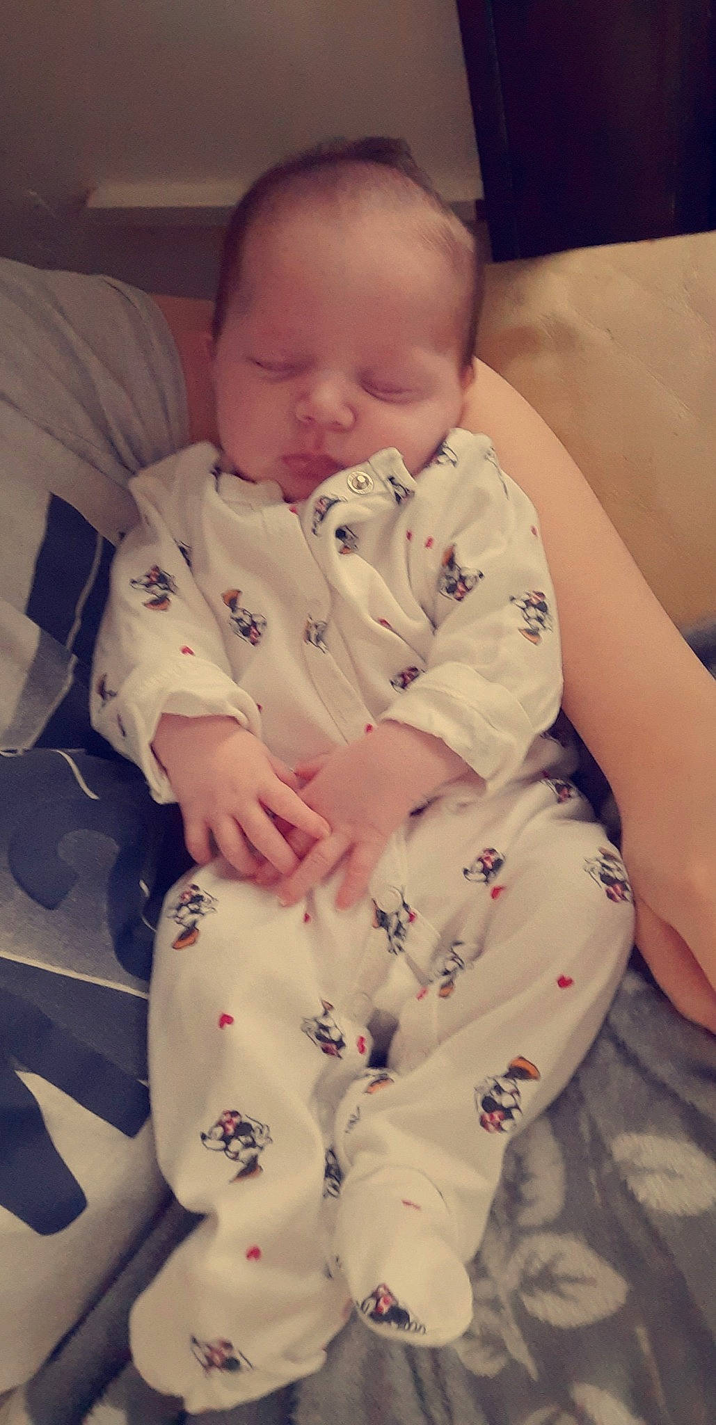 Maïna a rejoint le concours — aidez-le/la à gagner de superbes lots ! baby, baby_products, baby_toddler_clothing, cheek, child, comfort, human, nightwear, pajamas, person, skin, sleeve, toddler