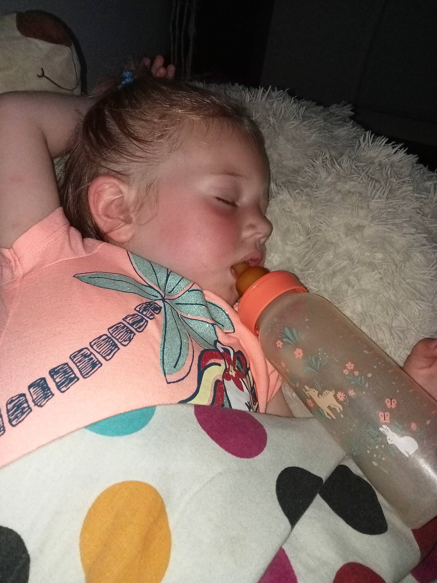 Lara participe au concours pour gagner de l'argent avec cette photo : baby, baby_toddler_clothing, cheek, comfort, ear, eye, eyelash, facial_expression, finger, hairstyle, hand, head, human_body, iris, lip, mouth, neck, nose, person, skin