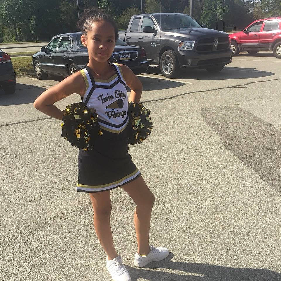 Ciara is registered to the contest to win money with this photo: asphalt, automotive_exterior, car, cool, family_car, footwear, human_leg, infrastructure, lady, leg, person, recreation, road, shorts, shoulder, snapshot, street, thigh, vehicle, vehicle_door