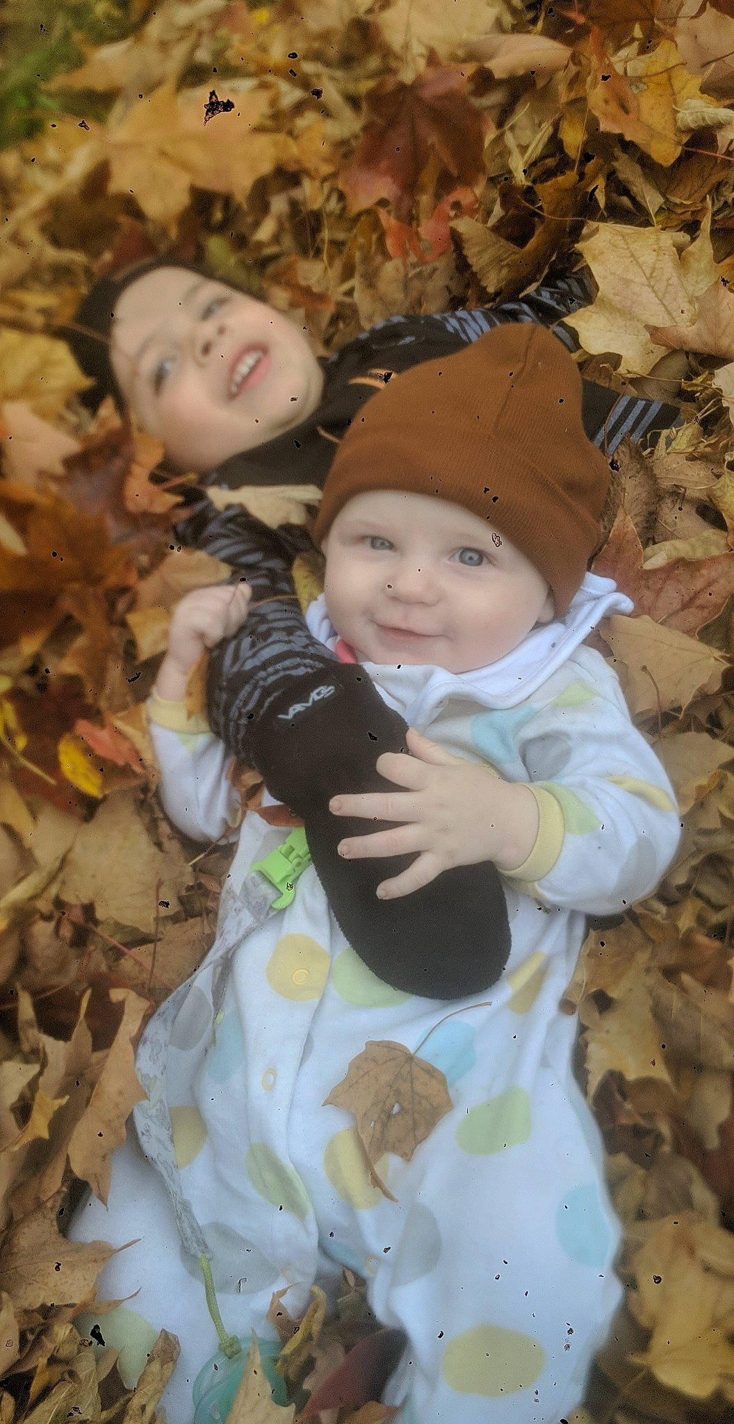 Jayden participe au concours pour gagner de l'argent avec cette photo : baby, baby_toddler_clothing, cap, cheek, child, doll, fun, grass, happy, headwear, joy, organism, outerwear, people_in_nature, person, sitting, skin, smile, soil, toddler