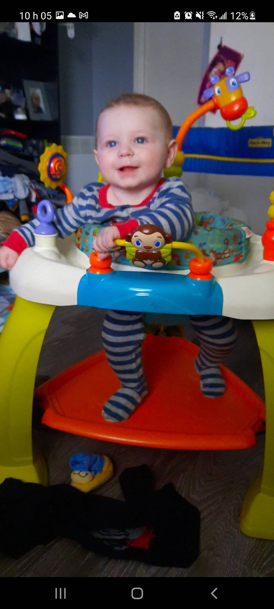 Jayden a rejoint le concours — aidez-le/la à gagner de superbes lots ! baby, baby_playing_with_toys, baby_products, baby_toddler_clothing, baby_toys, child, electric_blue, fun, happy, joy, person, plastic, play, product, riding_toy, room, sitting, smile, toddler, toy