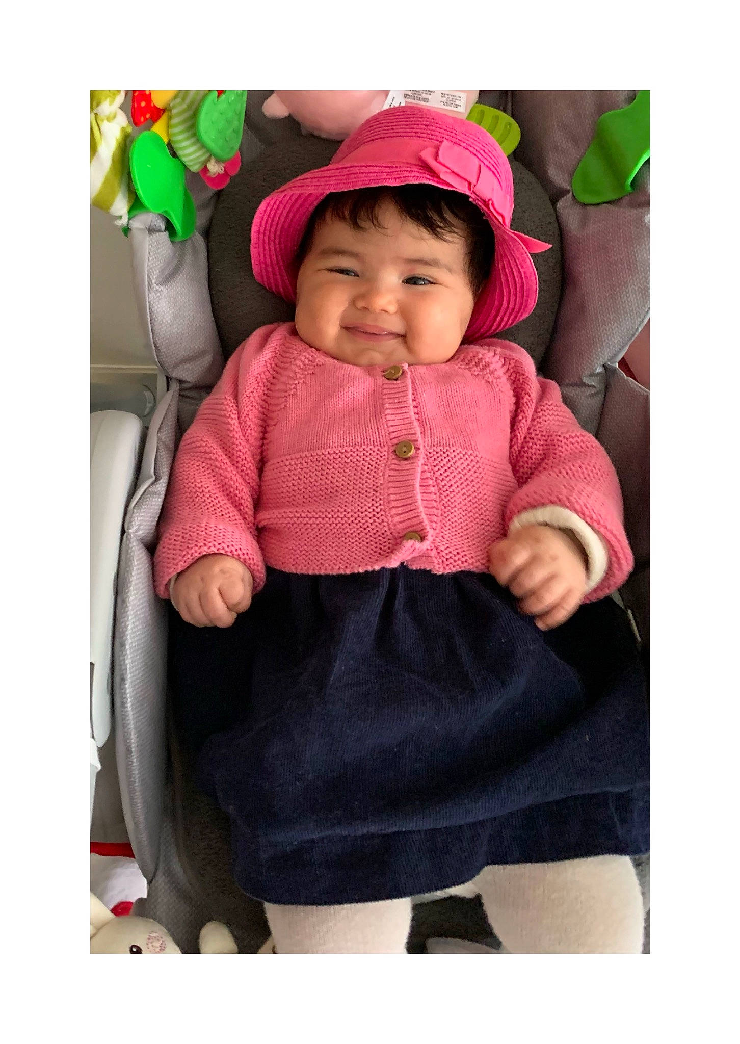 Alexia participe au concours pour gagner de l'argent avec cette photo : baby, baby_toddler_clothing, cap, clothing, collar, comfort, dress, face, fashion_accessory, happy, jacket, joy, magenta, outerwear, pattern, person, pink, product, shorts, sleeve