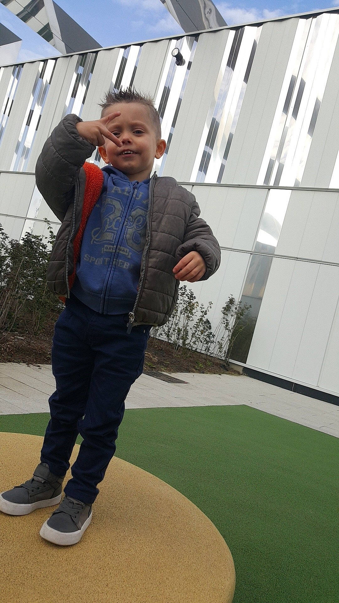 Eden a rejoint le concours — aidez-le/la à gagner de superbes lots ! person, recreation