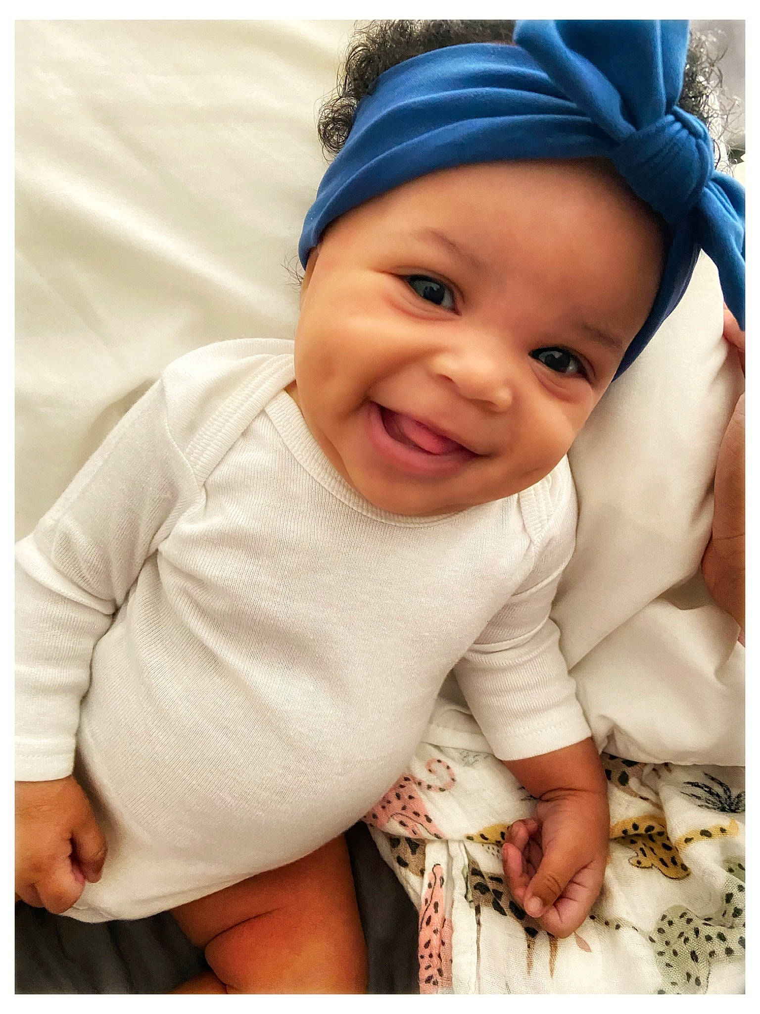 Capri is registered to the contest to win money with this photo: baby, beauty, cheek, child, eye, face, facial_expression, forehead, hair_accessory, happy, head, headband, headgear, headwear, joy, nose, person, photography, product, skin