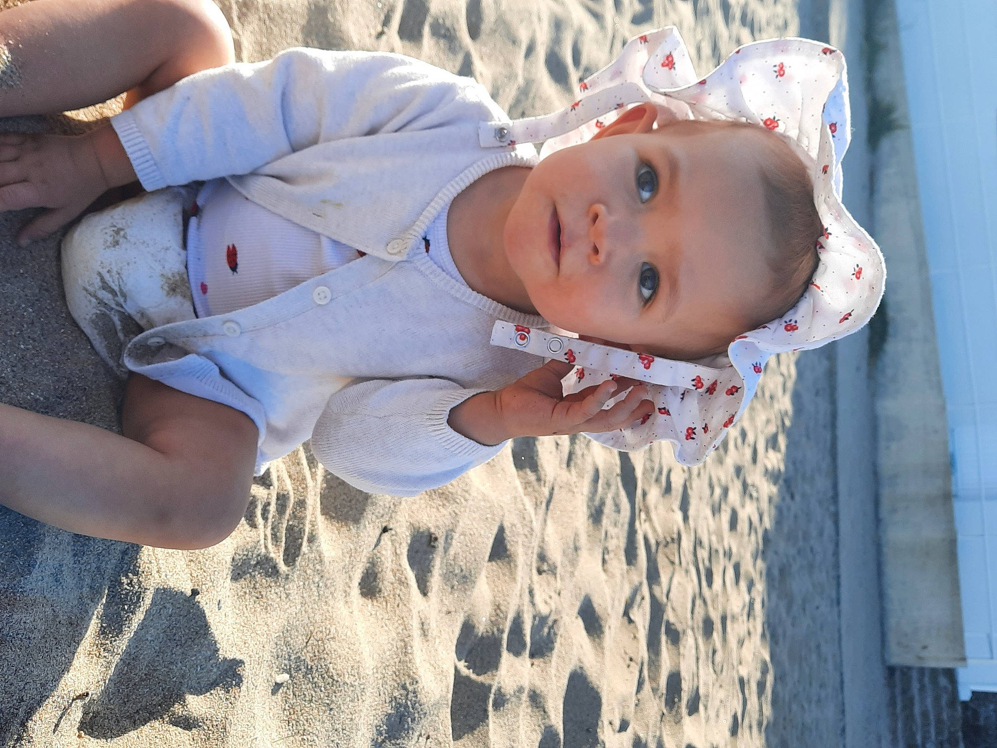 Agathe participe au concours pour gagner de l'argent avec cette photo : azure, baby, baby_toddler_clothing, barefoot, beauty, child, foot, fun, grass, happy, hat, human_leg, leisure, people_in_nature, person, sand, shadow, summer, toddler, tree