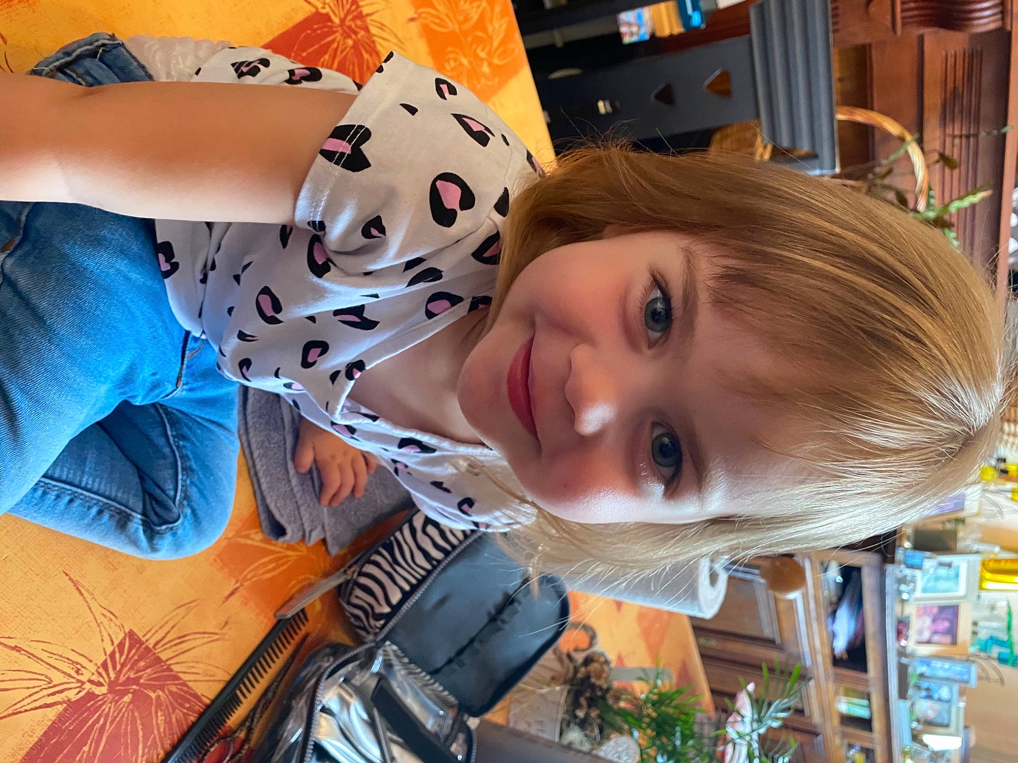 Emy a rejoint le concours — aidez-le/la à gagner de superbes lots ! bangs, beauty, blond, child, chin, electric_blue, fashion_accessory, fun, hair_coloring, hairstyle, happy, hat, iris, joy, leisure, mouth, pattern, person, plant, smile