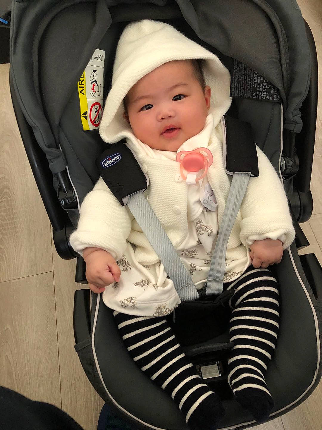 Chloé a rejoint le concours — aidez-le/la à gagner de superbes lots ! baby, baby_carriage, baby_carrier, baby_in_car_seat, baby_products, car_seat, child, comfort, headwear, person, product, toddler