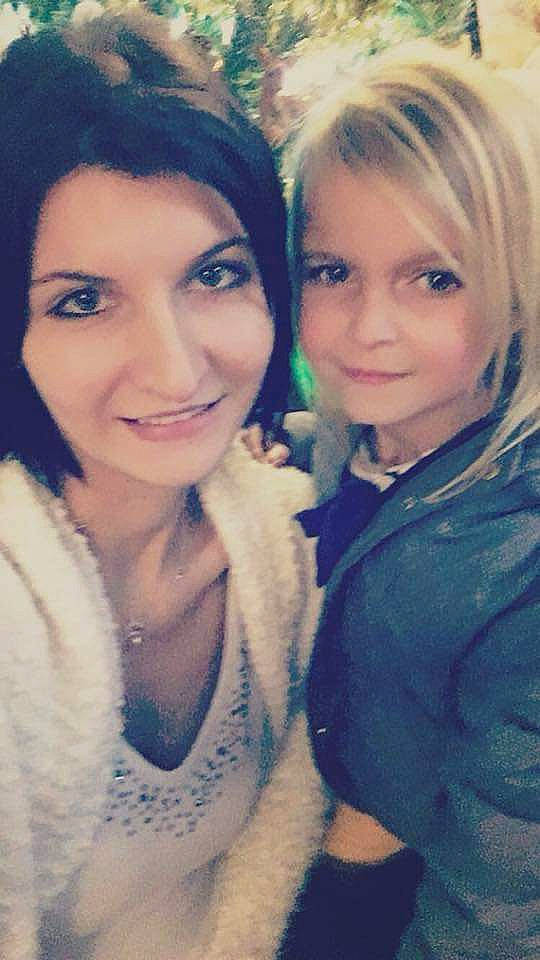 Keylia a rejoint le concours — aidez-le/la à gagner de superbes lots ! beauty, black_hair, blond, emotion, eye, eyebrow, fun, girl, hair, hairstyle, head, human_hair_color, joy, lady, lip, nose, person, selfie, skin, smile