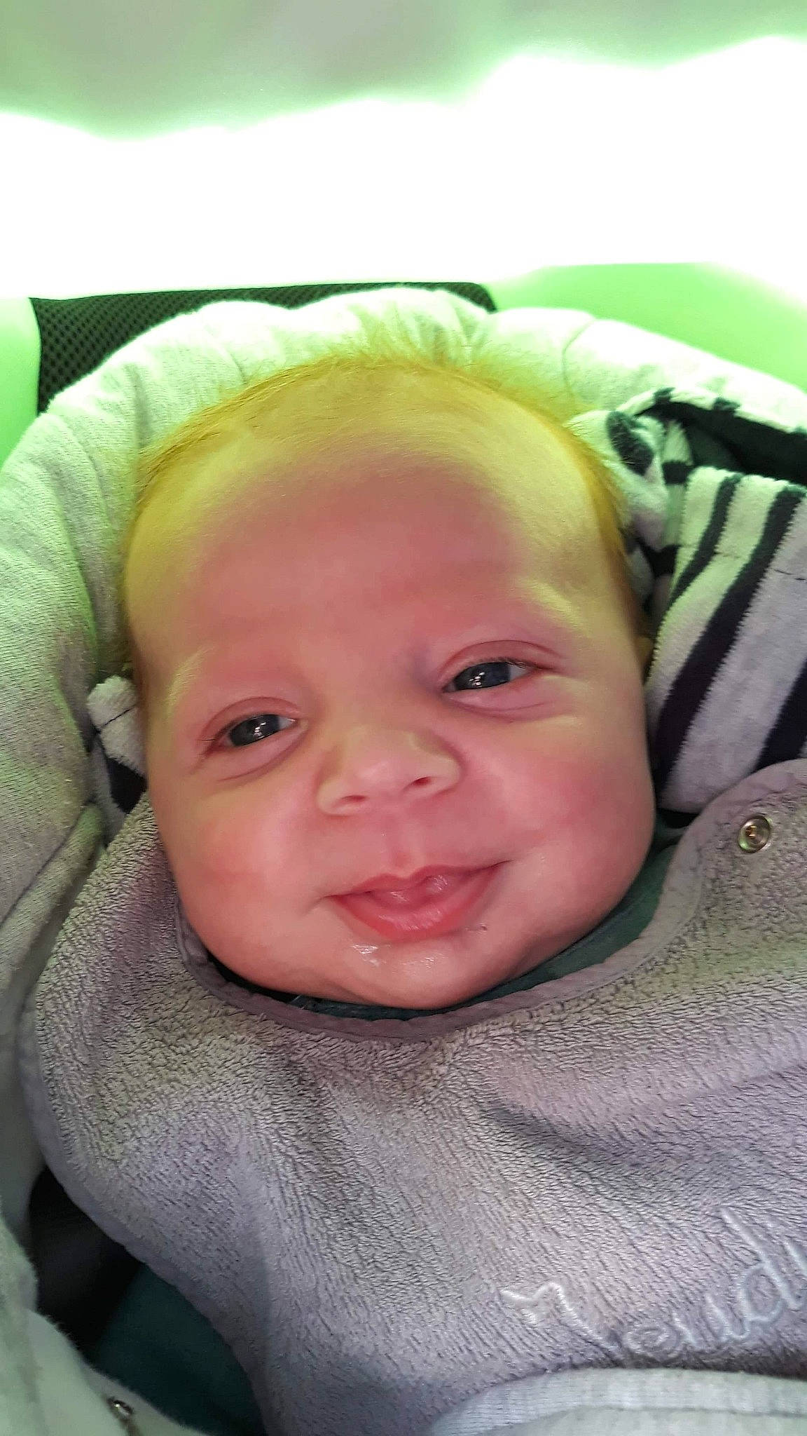 Loghan a rejoint le concours — aidez-le/la à gagner de superbes lots ! baby, cheek, child, chin, ear, eye, face, facial_expression, forehead, head, lip, mouth, nose, person, skin, smile, toddler