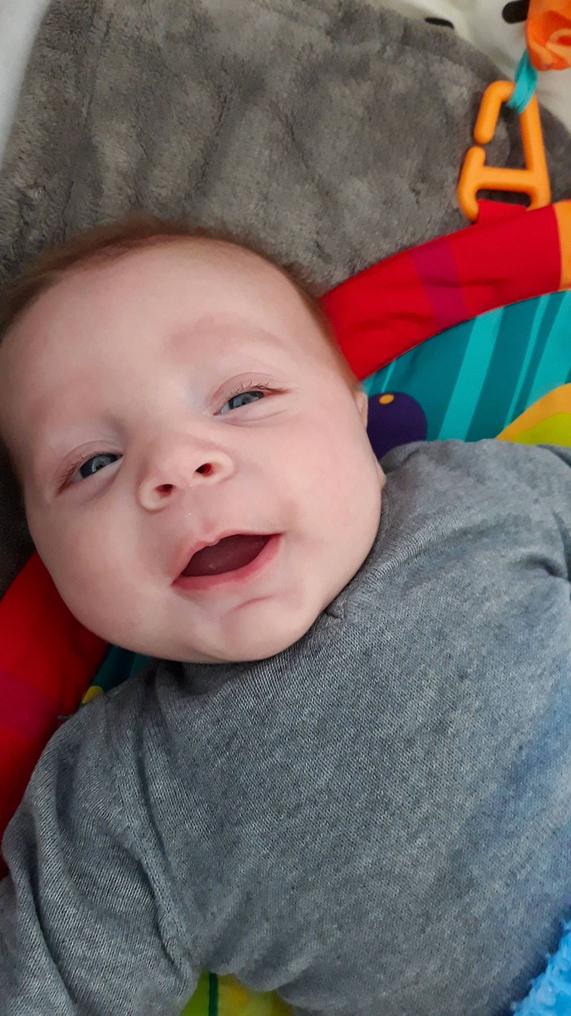 Loghan a rejoint le concours — aidez-le/la à gagner de superbes lots ! baby, cheek, child, chin, ear, eye, face, facial_expression, head, iris, lip, mouth, nose, person, play, skin, smile, toddler