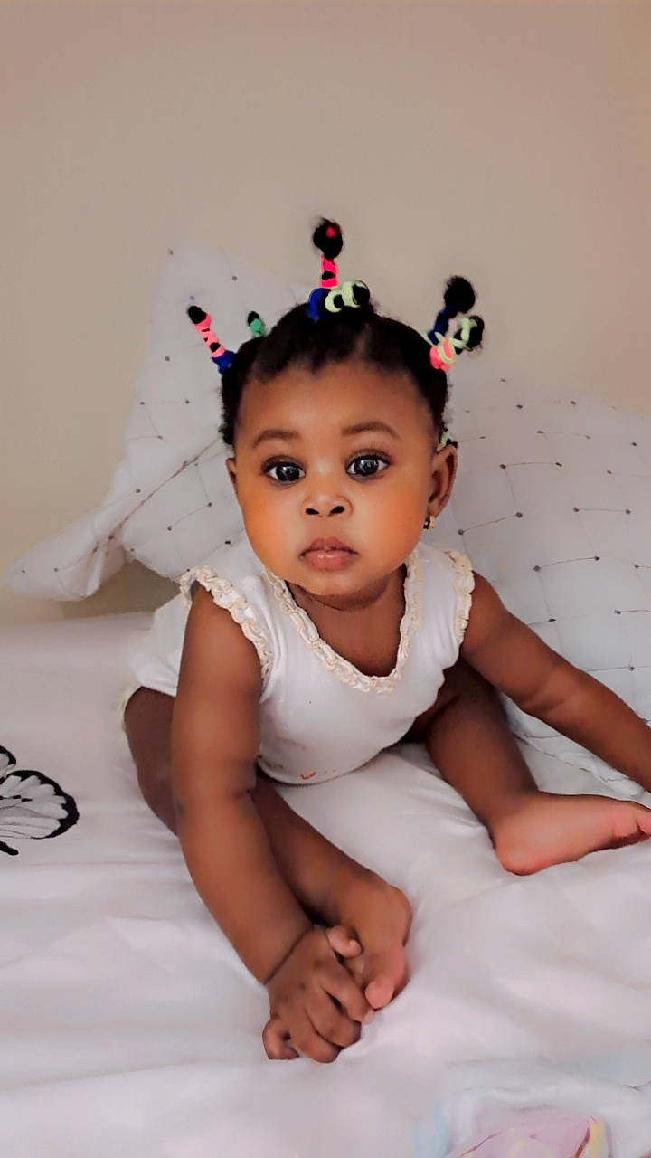 Farida a rejoint le concours — aidez-le/la à gagner de superbes lots ! baby_toddler_clothing, cheek, child, comfort, dress, eye, eyebrow, eyelash, facial_expression, flash_photography, hair, happy, headband, headpiece, iris, neck, person, pink, skin, sleeve