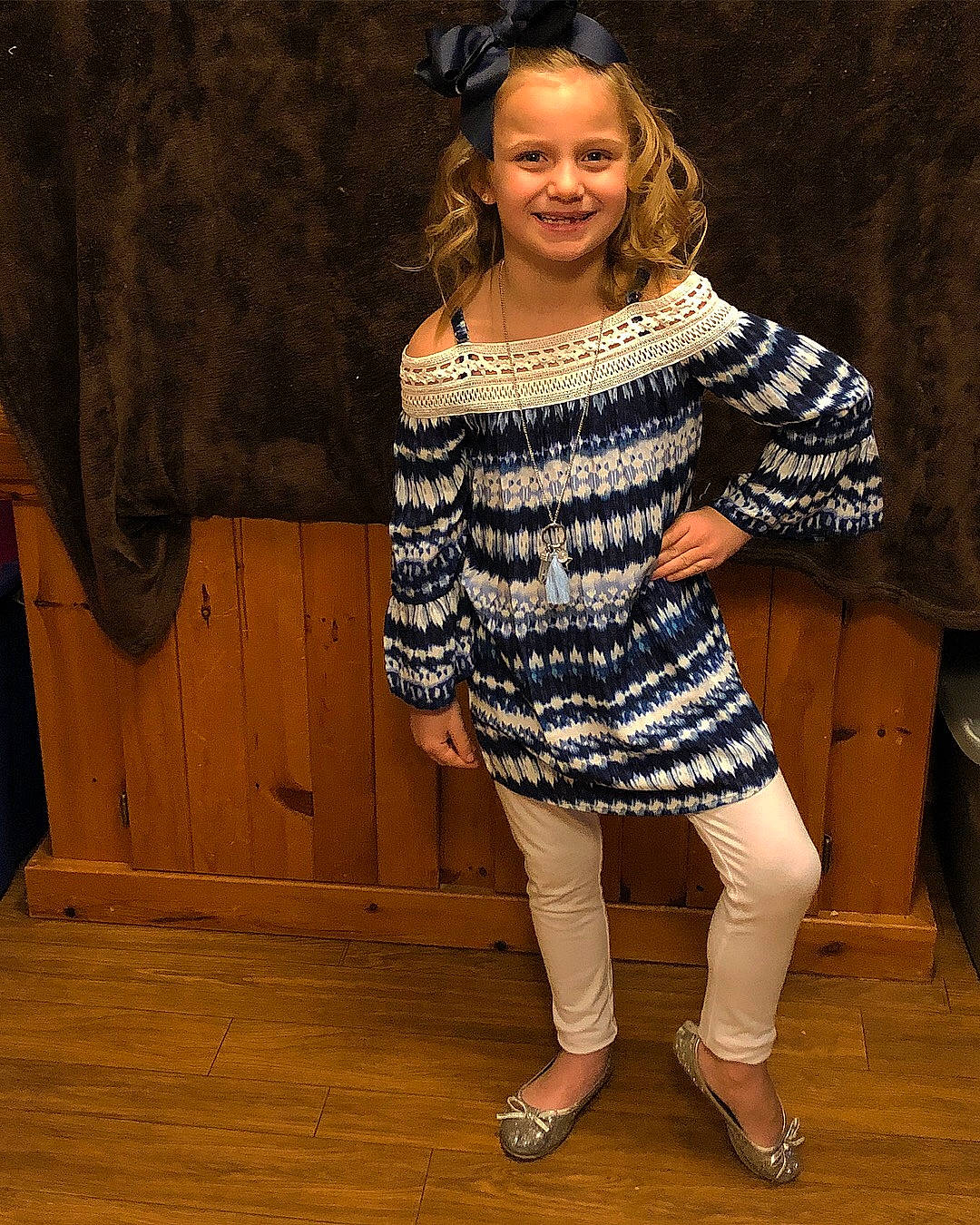 Makennah is registered to the contest to win money with this photo: beauty, eyewear, facial_expression, fashion_design, flash_photography, flooring, happy, human_body, joint, joy, knee, leg, long_hair, neck, person, sleeve, smile, street_fashion, thigh, trunk